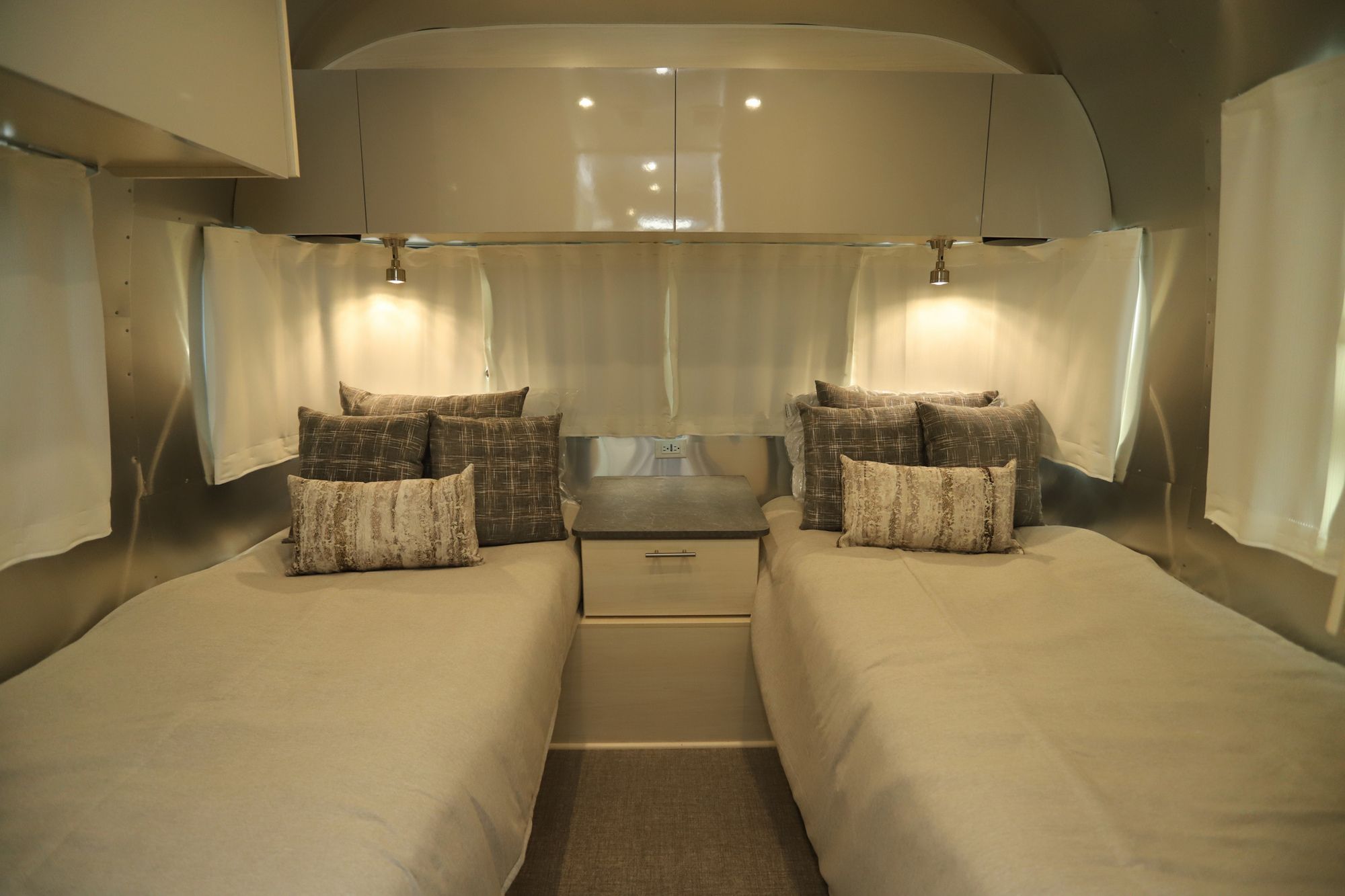 New 2022 Airstream Flying Cloud 25FB Travel Trailer  For Sale