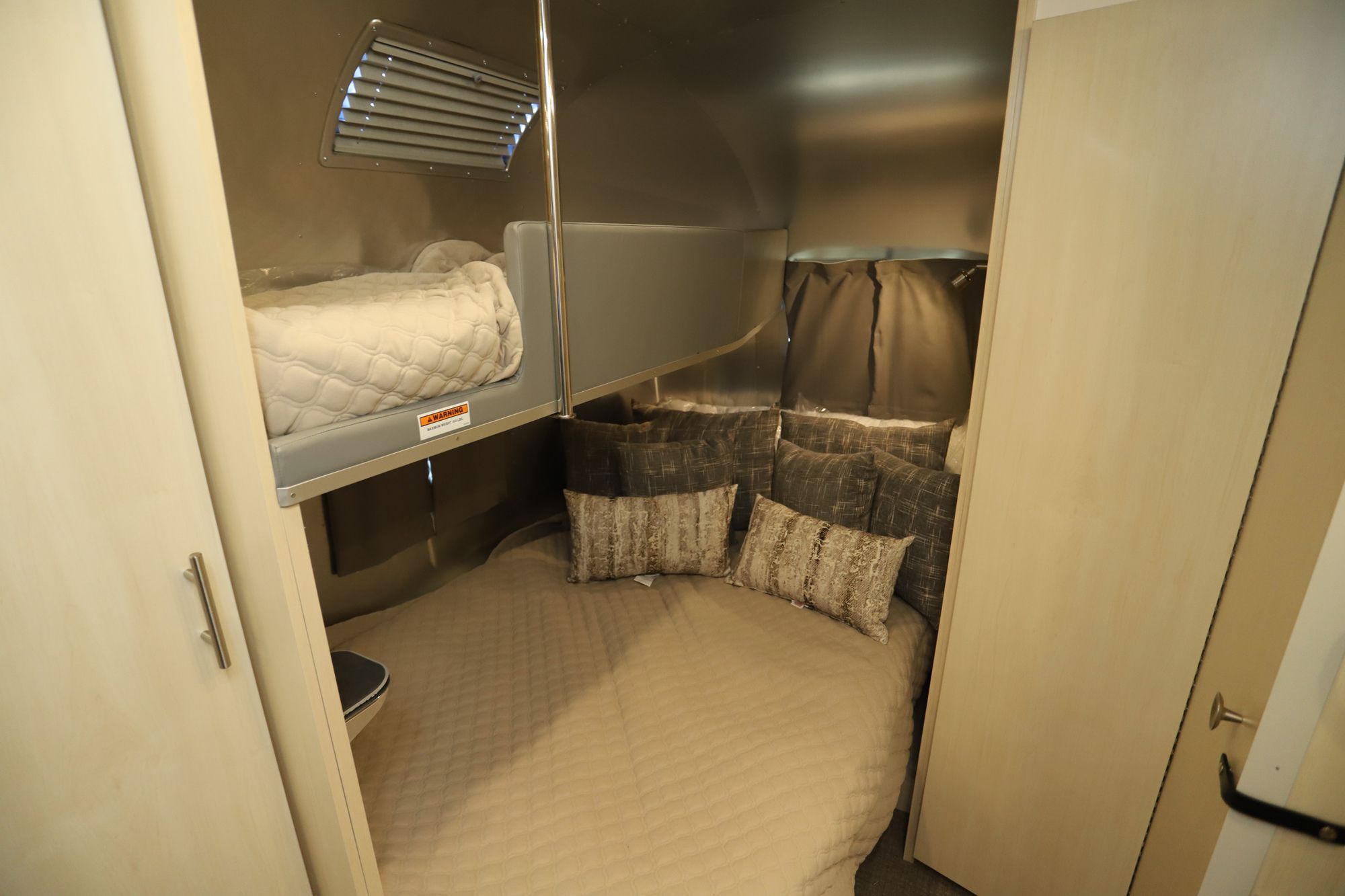 New 2022 Airstream Flying Cloud 23CBB Travel Trailer  For Sale