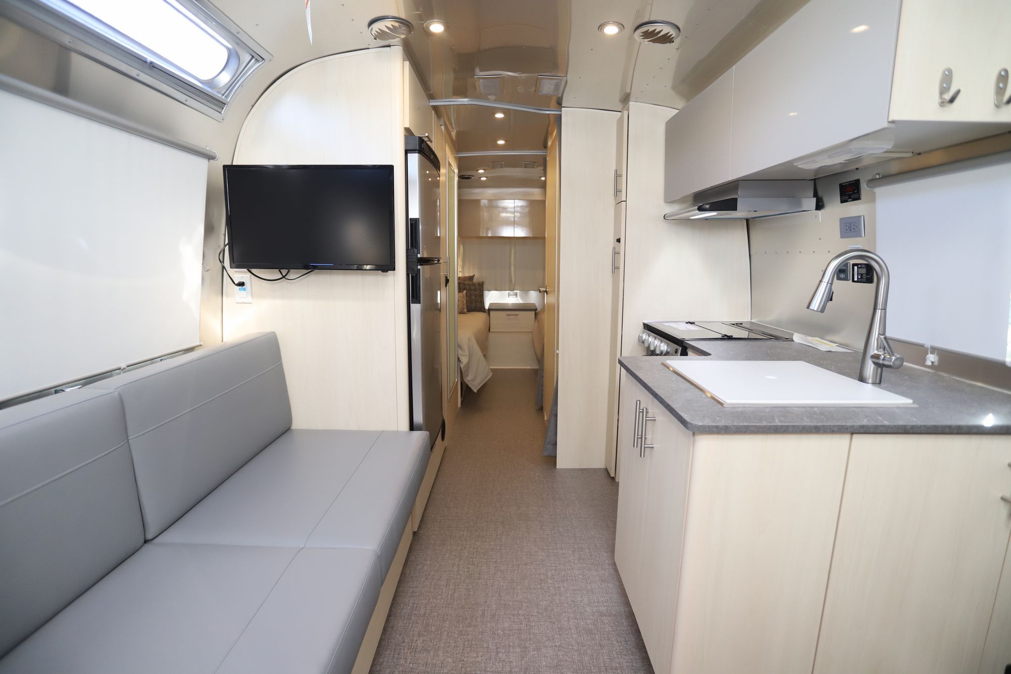 New 2022 Airstream Flying Cloud 25FB Travel Trailer  For Sale