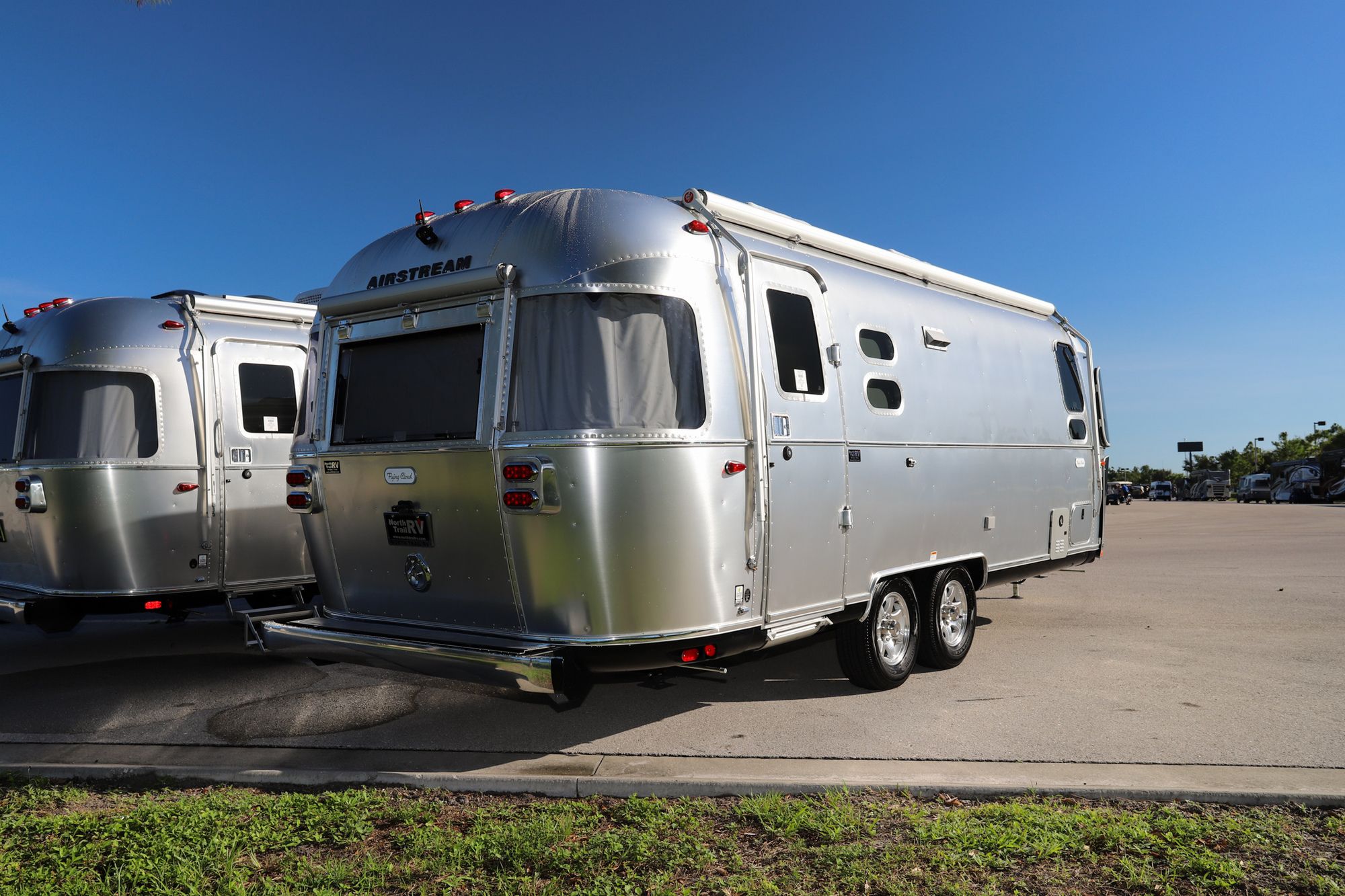 New 2022 Airstream Flying Cloud 25FB Travel Trailer  For Sale