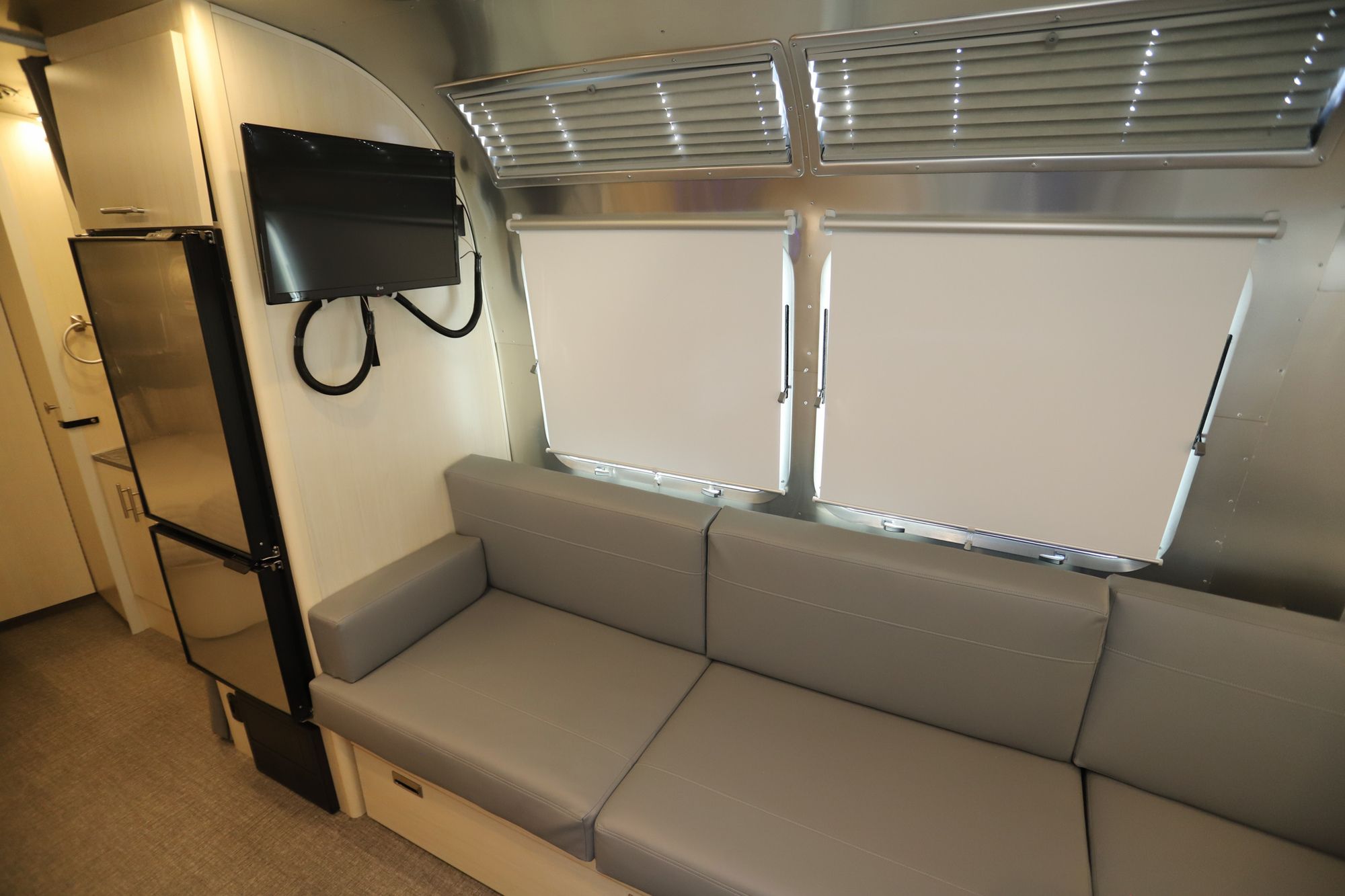New 2022 Airstream Flying Cloud 23CBB Travel Trailer  For Sale