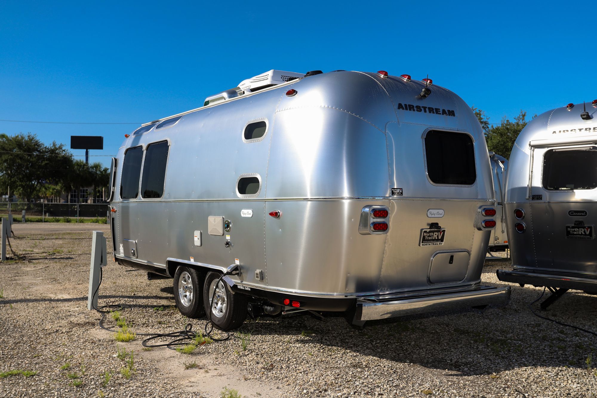 New 2022 Airstream Flying Cloud 23CBB Travel Trailer  For Sale