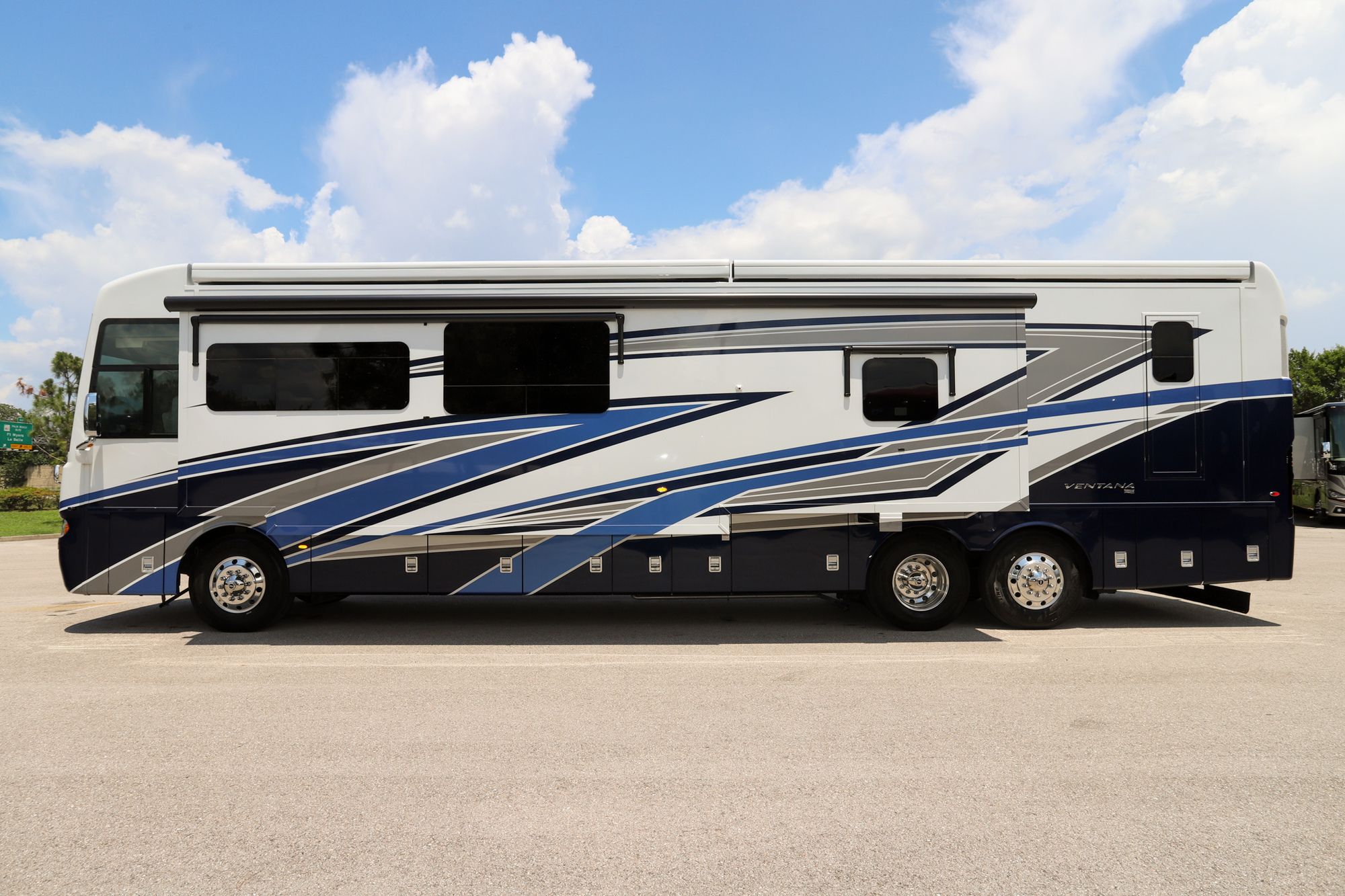 Used 2022 Newmar Ventana 4369 Class A  For Sale