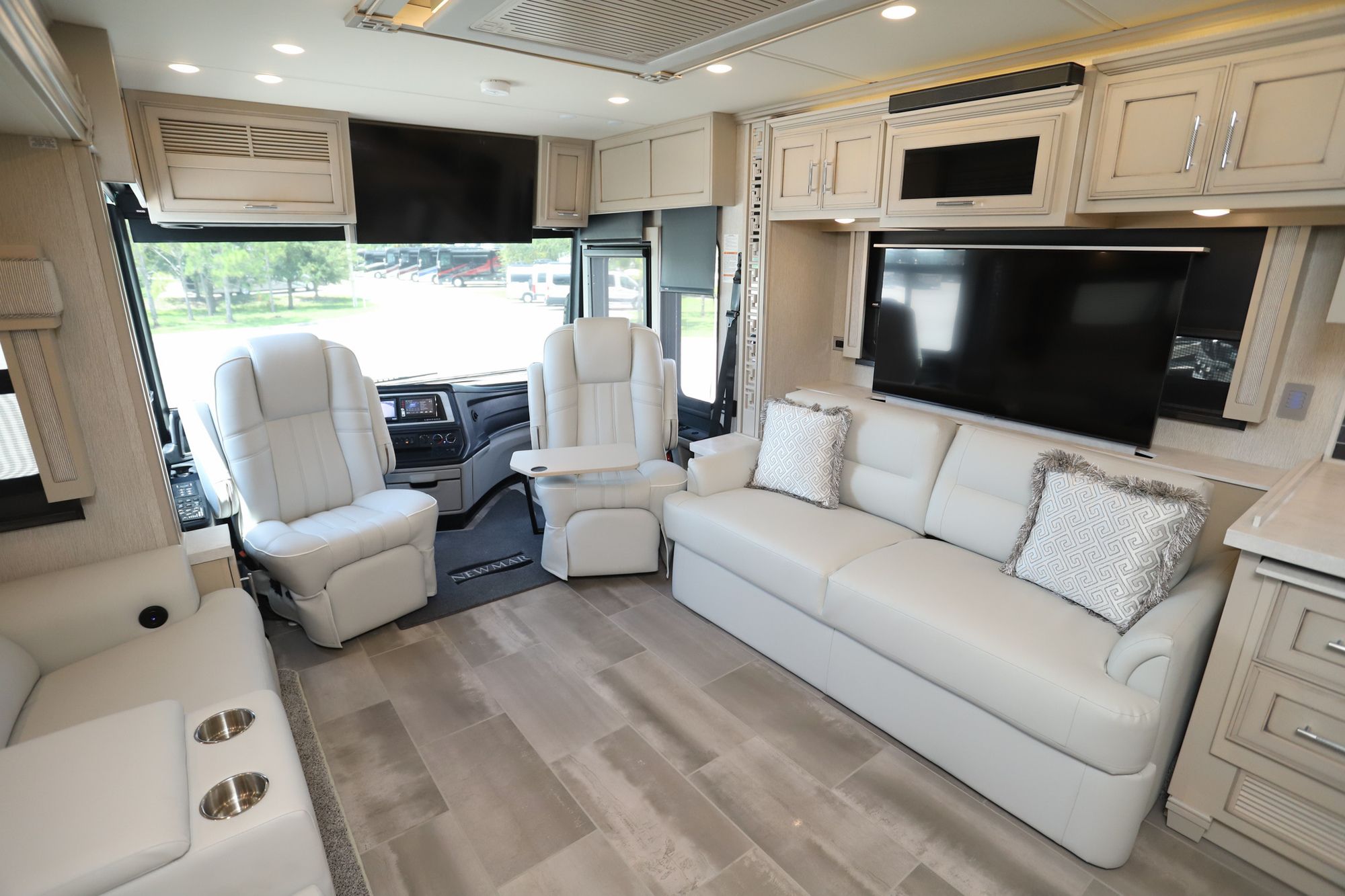 Used 2022 Newmar Ventana 4369 Class A  For Sale