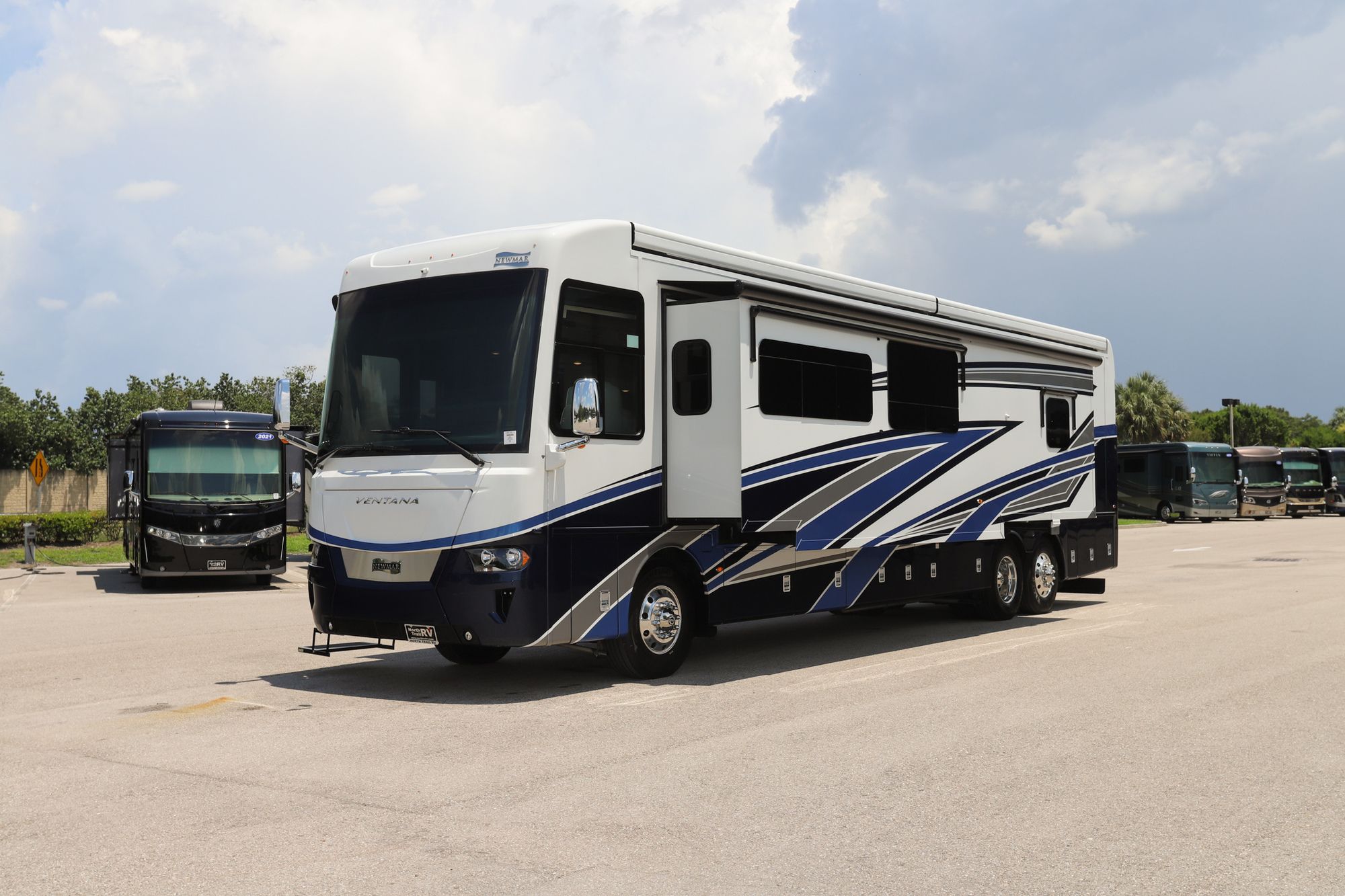 Used 2022 Newmar Ventana 4369 Class A  For Sale