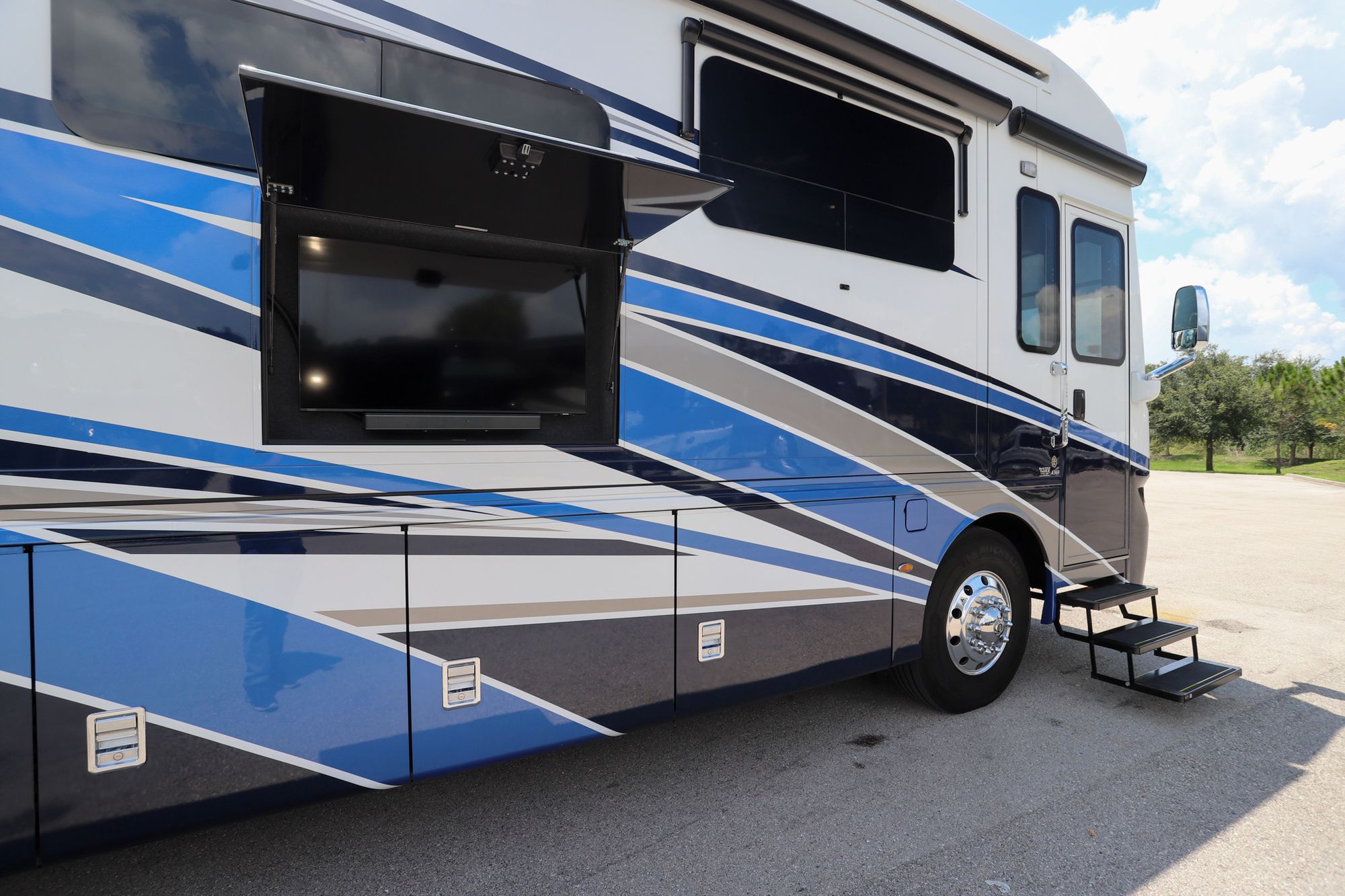 Used 2022 Newmar Ventana 4369 Class A  For Sale