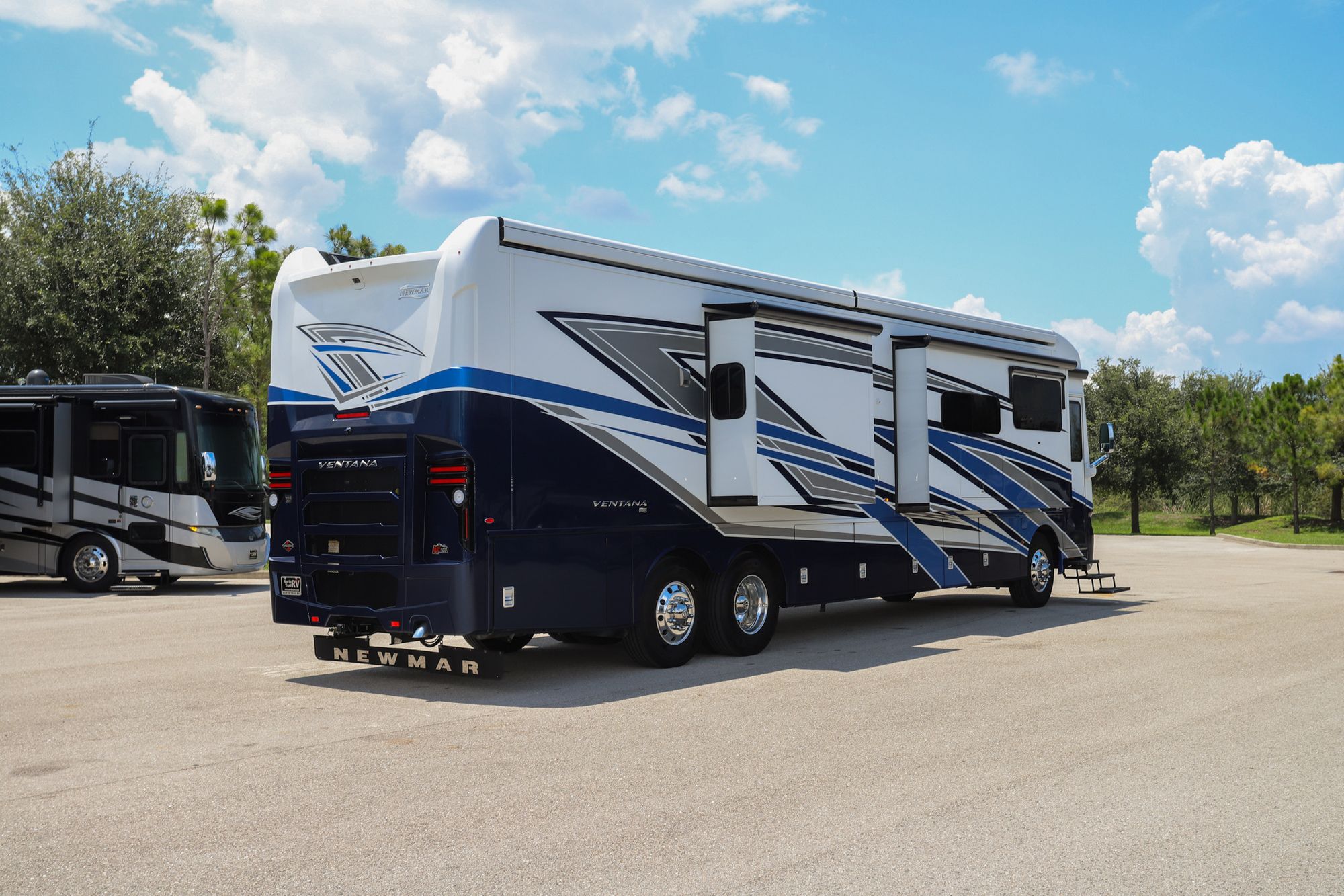 Used 2022 Newmar Ventana 4369 Class A  For Sale