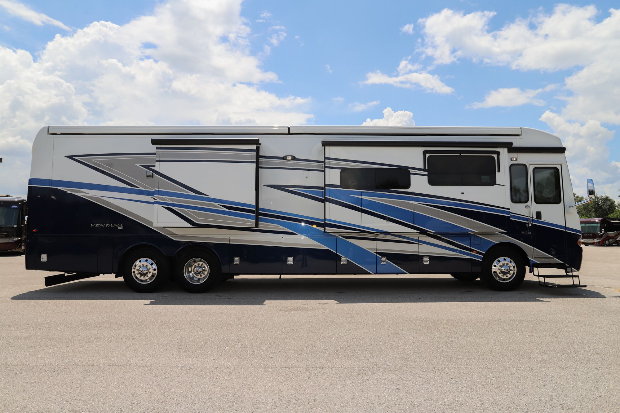 Used 2022 Newmar Ventana 4369 Class A  For Sale