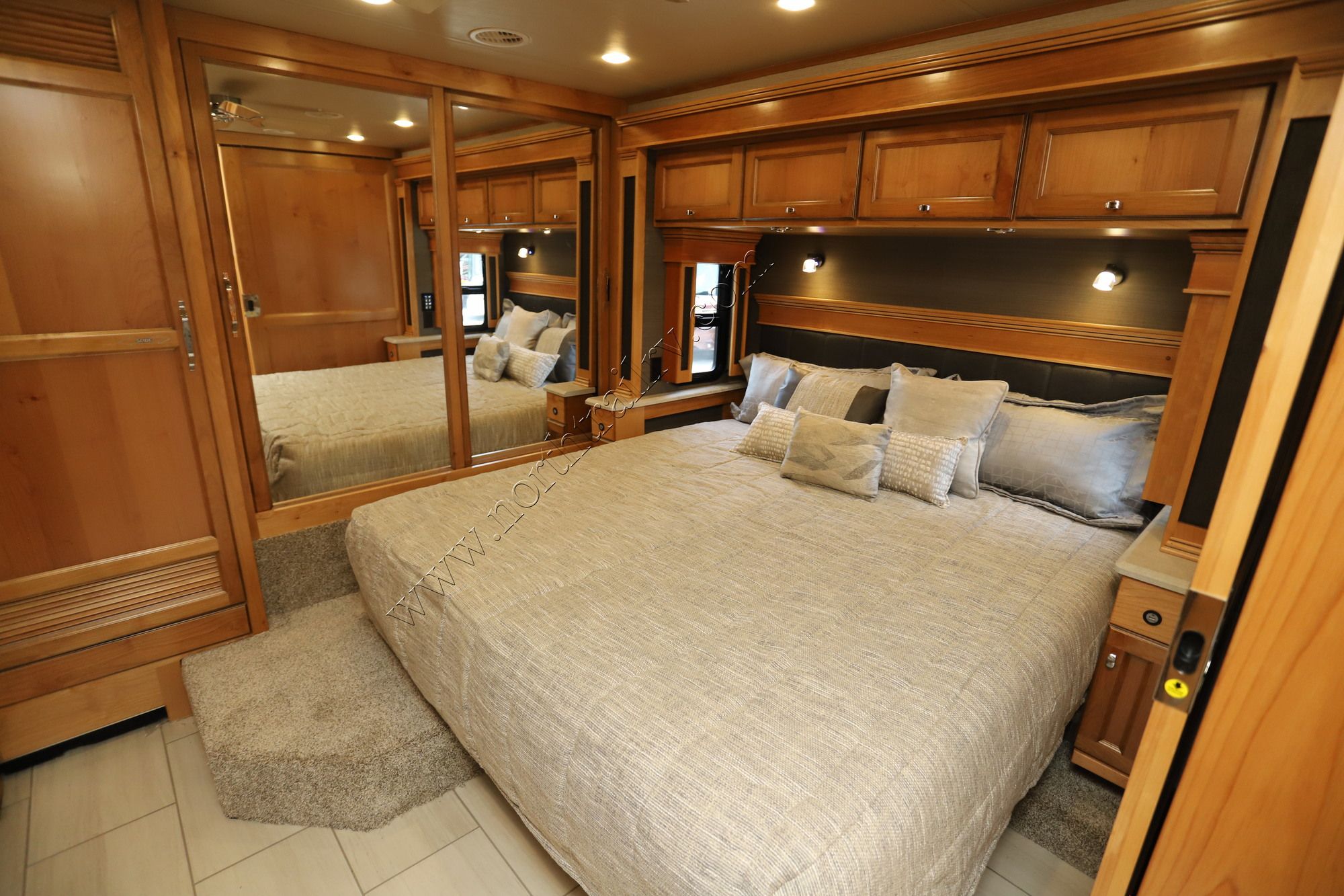 New 2022 Tiffin Motor Homes Allegro Red 33AA Class A  For Sale