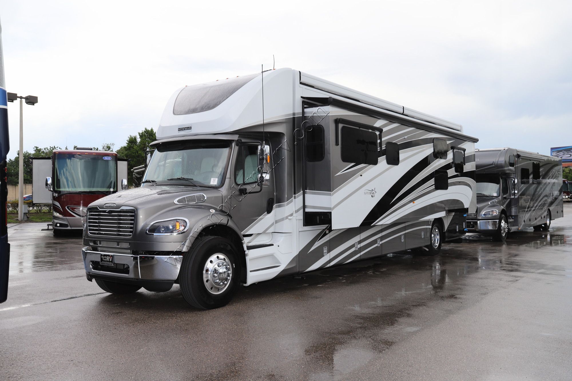 New 2022 Newmar Super Star 4065 Super C  For Sale