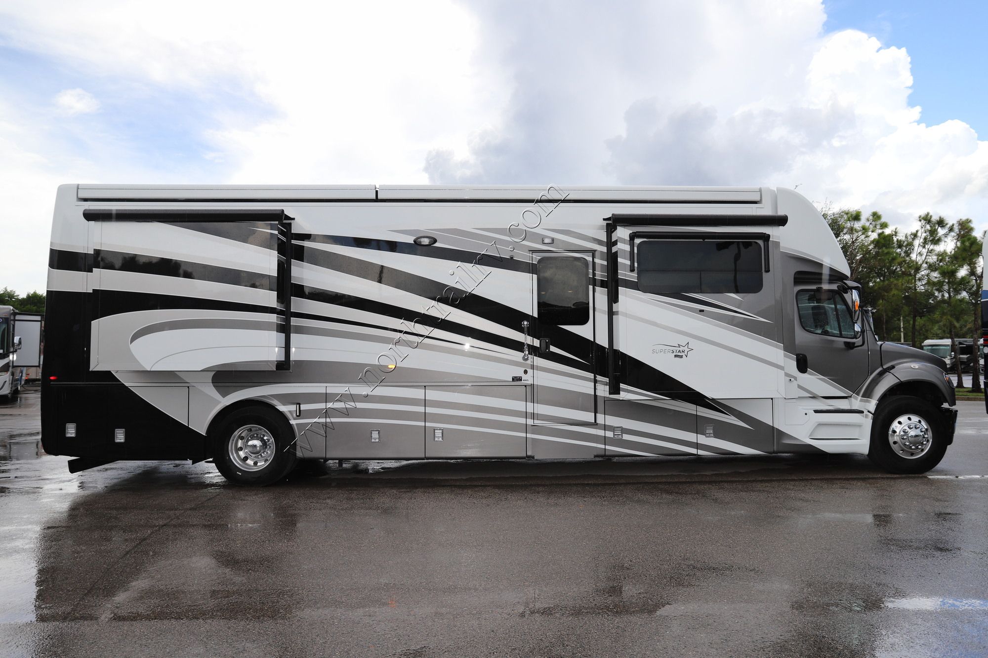 New 2022 Newmar Super Star 4065 Super C  For Sale