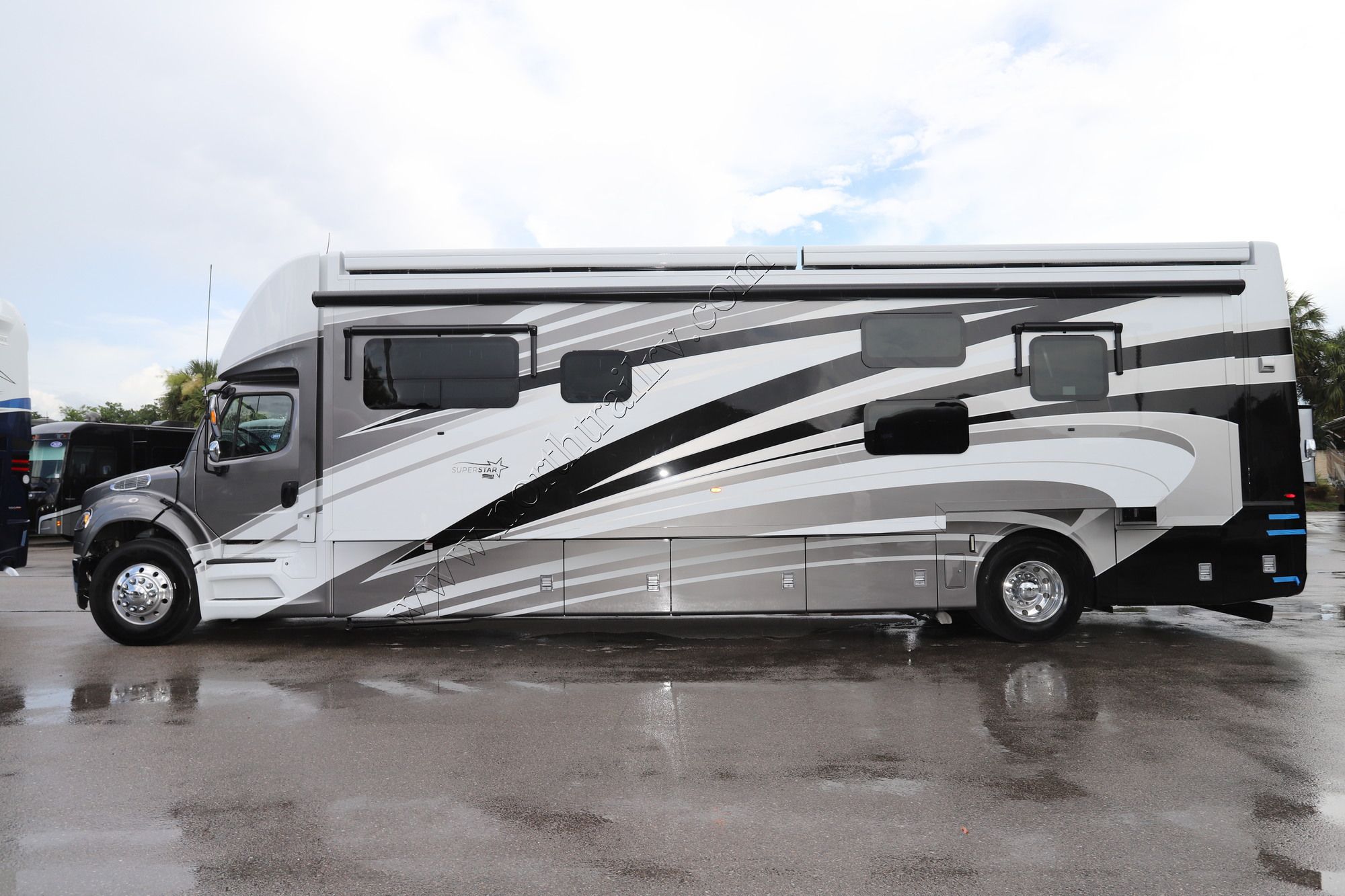 New 2022 Newmar Super Star 4065 Super C  For Sale