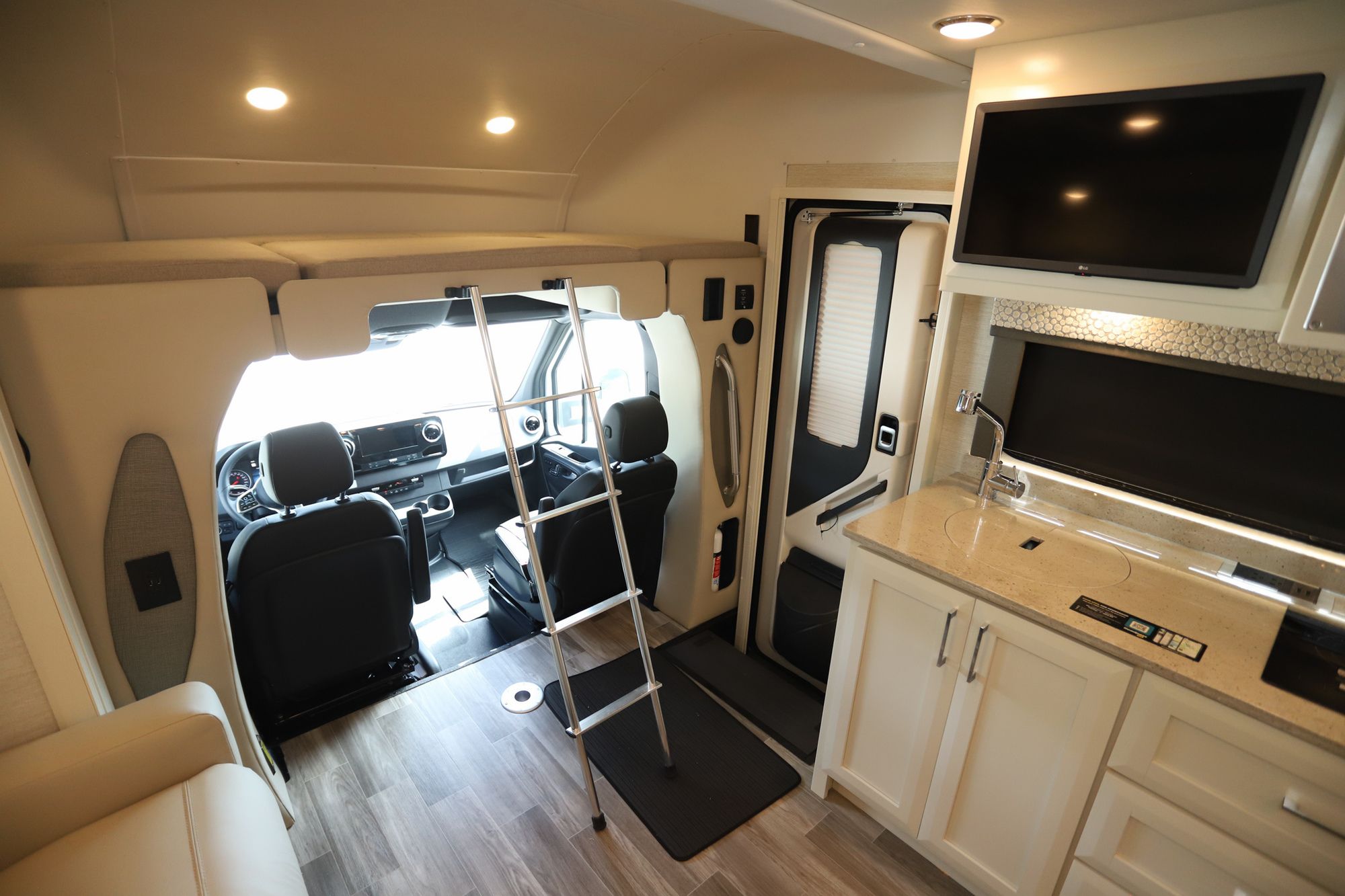 New 2023 Tiffin Motor Homes Wayfarer 25RW Class C  For Sale