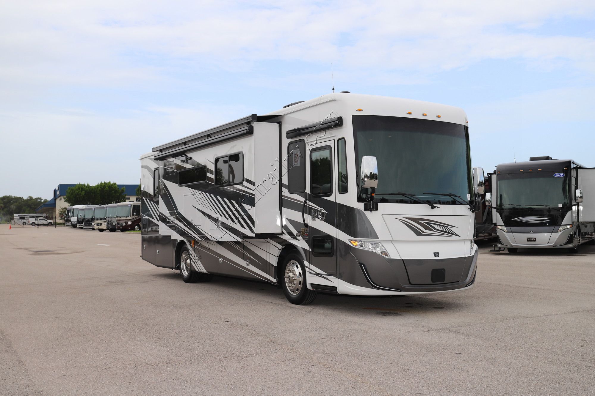 New 2023 Tiffin Motor Homes Allegro Red 33AL Class A  For Sale
