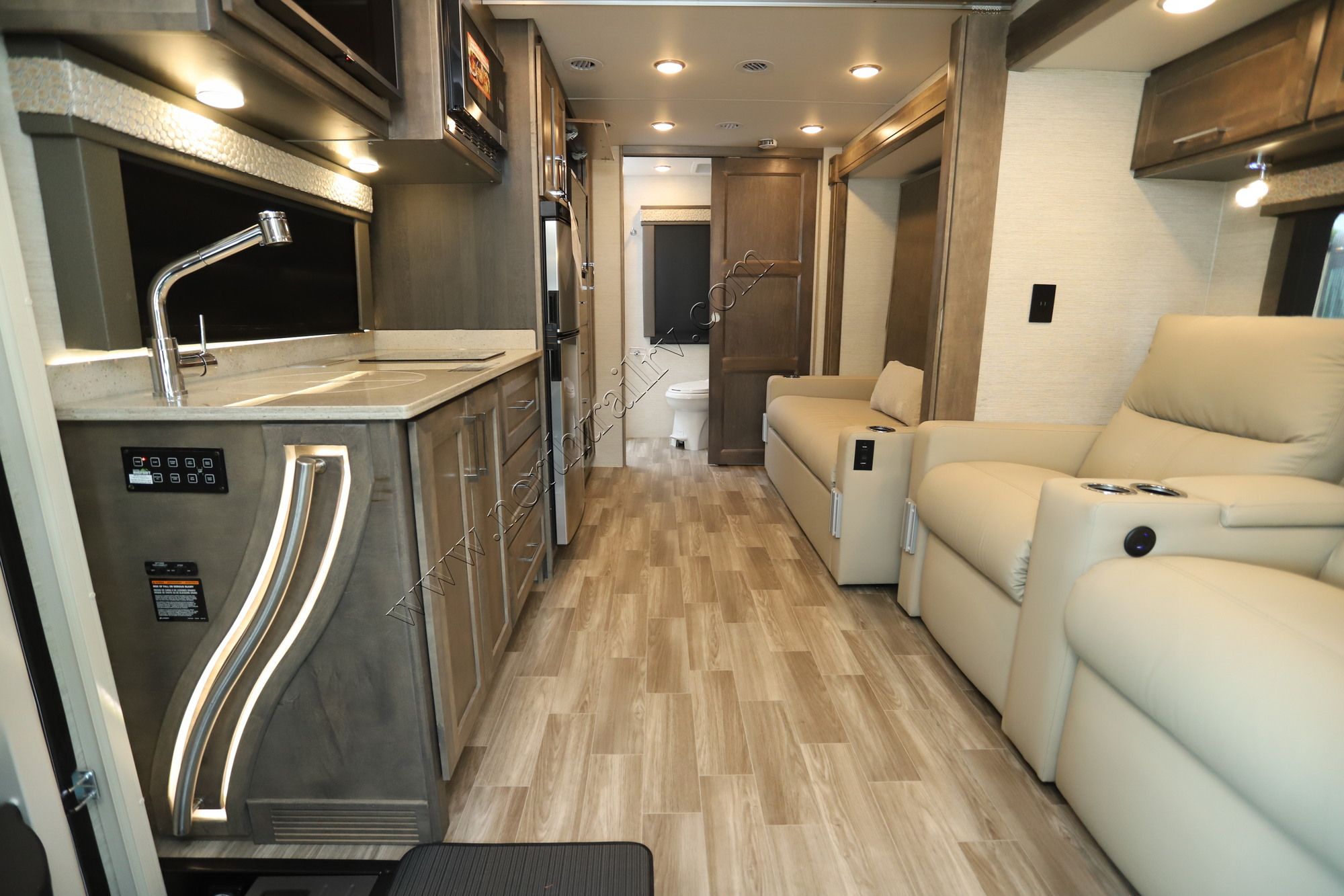 New 2023 Tiffin Motor Homes Wayfarer 25RW Class C  For Sale