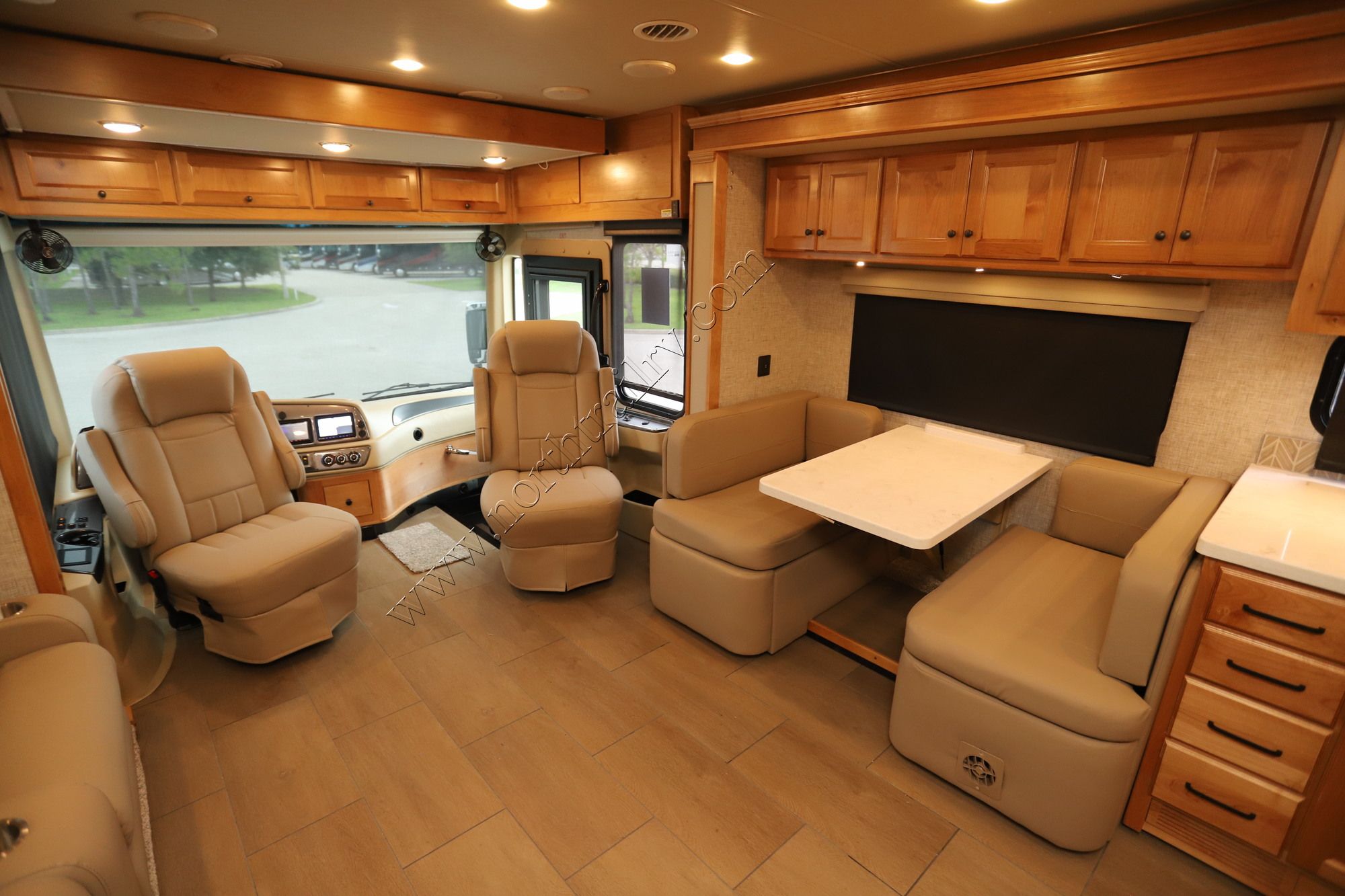 New 2023 Tiffin Motor Homes Allegro Red 33AL Class A  For Sale