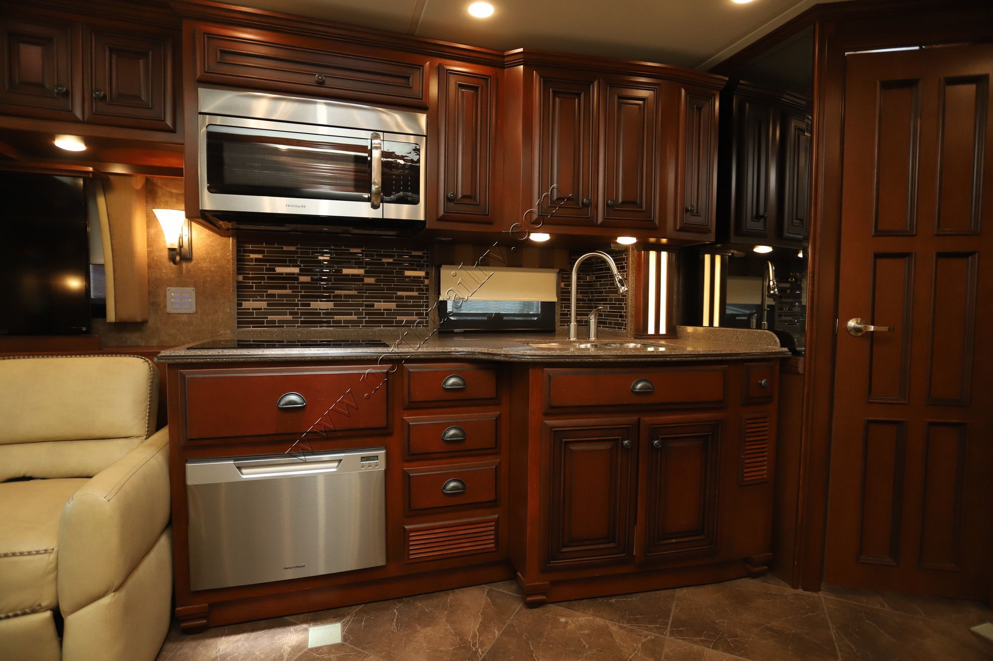 Used 2014 Newmar Dutch Star 4364 Class A  For Sale