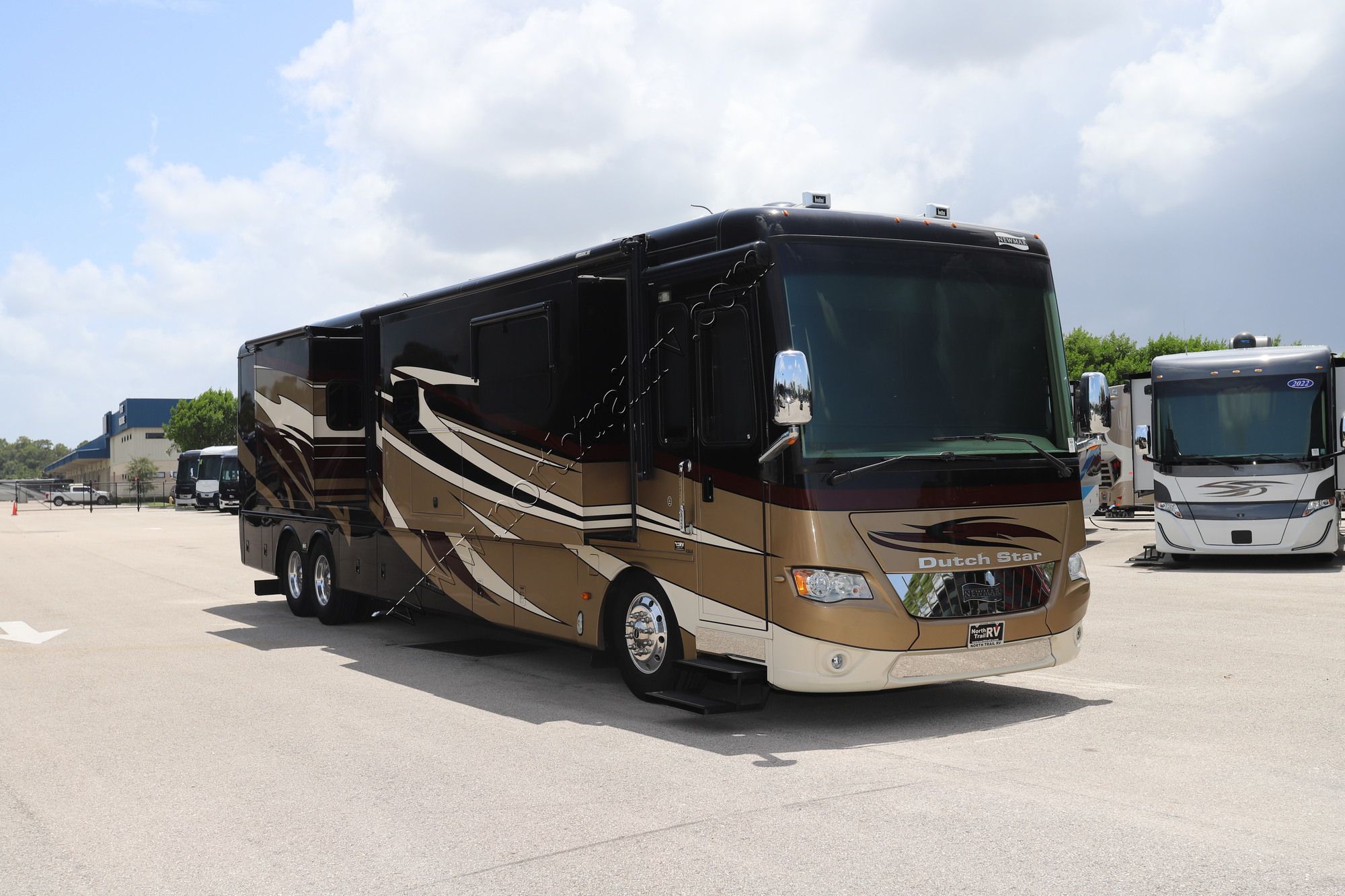 Used 2014 Newmar Dutch Star 4364 Class A  For Sale