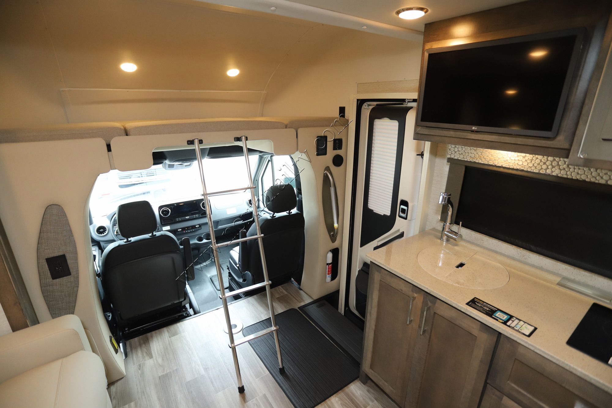 New 2023 Tiffin Motor Homes Wayfarer 25RW Class C  For Sale