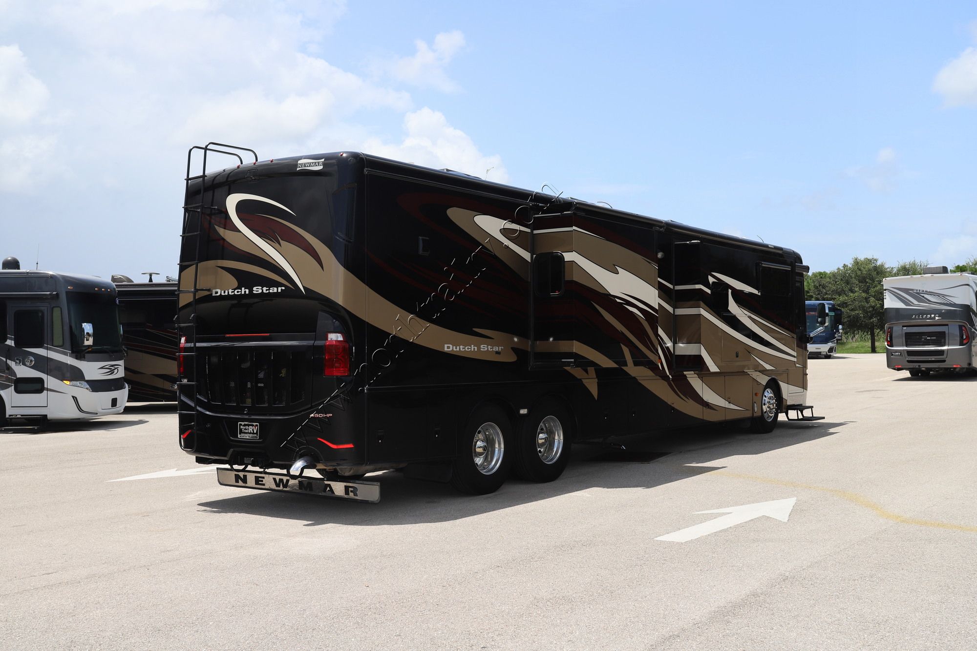 Used 2014 Newmar Dutch Star 4364 Class A  For Sale