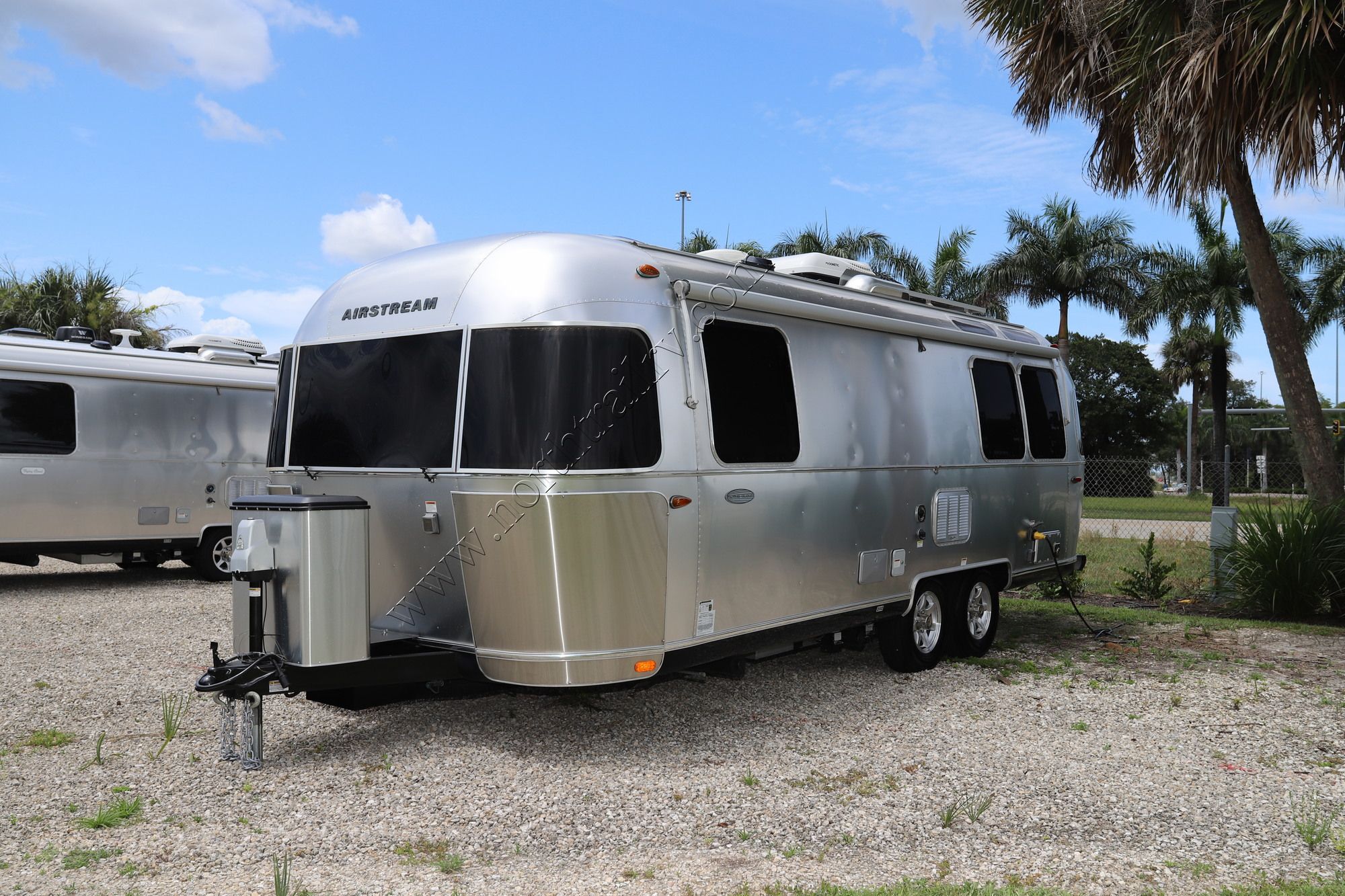 Used 2018 Airstream Flying Cloud 25FB Travel Trailer  For Sale