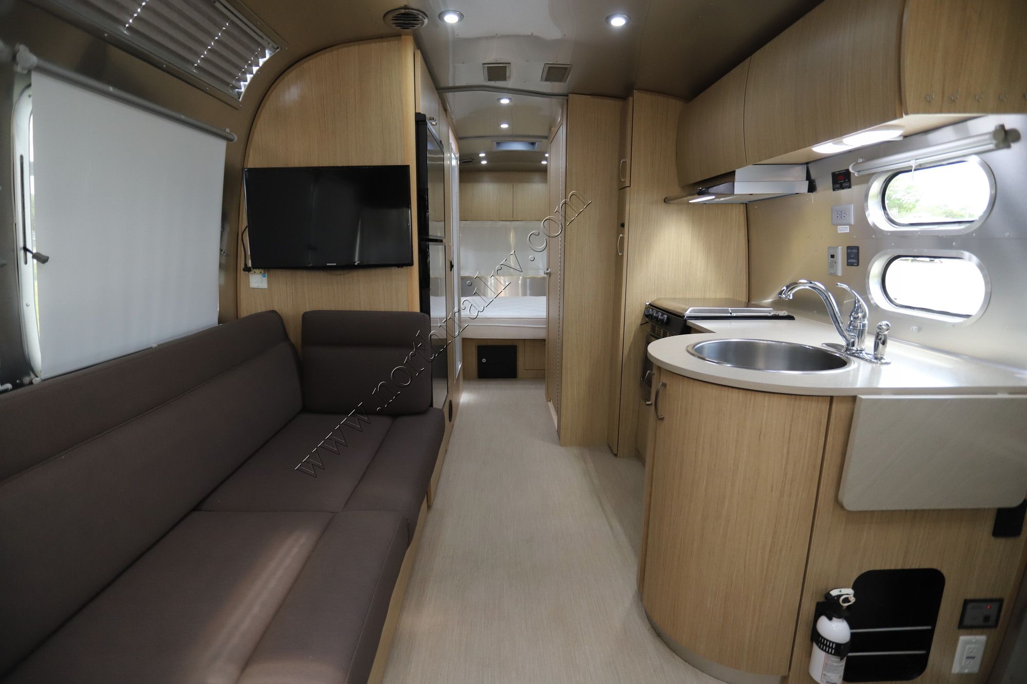 Used 2018 Airstream Flying Cloud 25FB Travel Trailer  For Sale