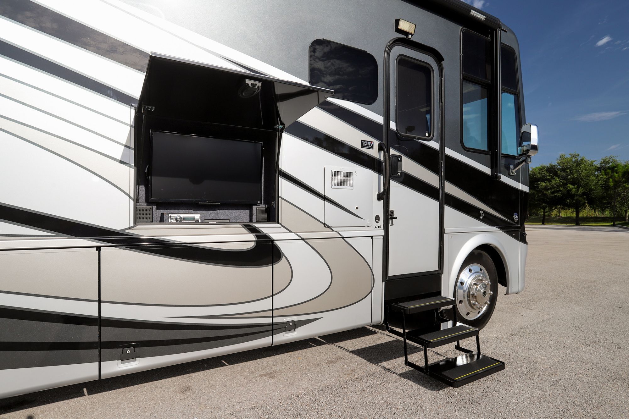 Used 2016 Newmar Canyon Star 3710 Class A  For Sale