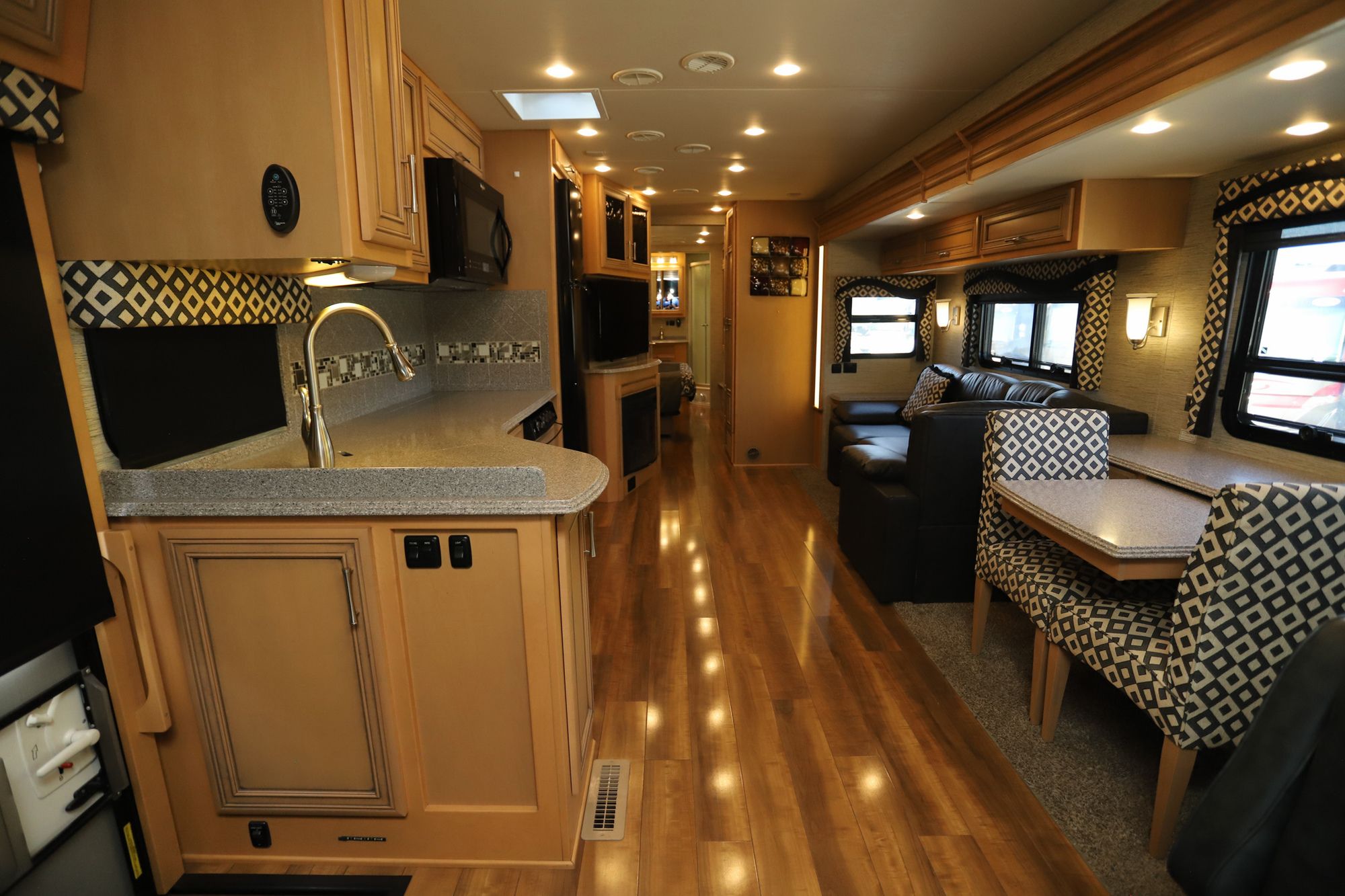 Used 2016 Newmar Canyon Star 3710 Class A  For Sale