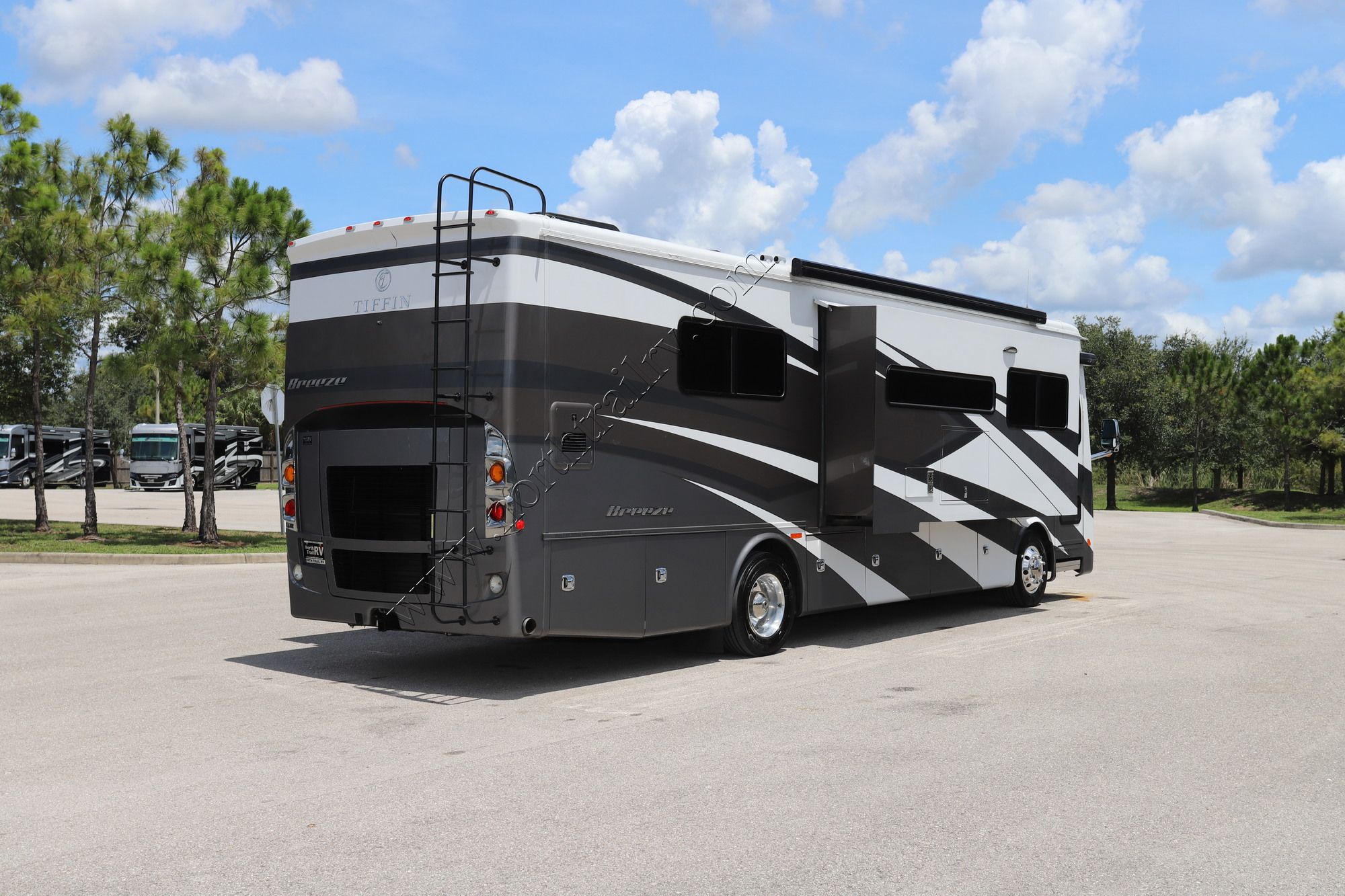 Used 2022 Tiffin Motor Homes Breeze 33BR Class A  For Sale