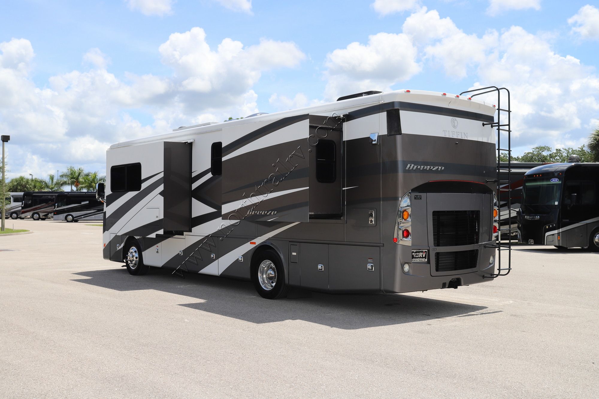 Used 2022 Tiffin Motor Homes Breeze 33BR Class A  For Sale