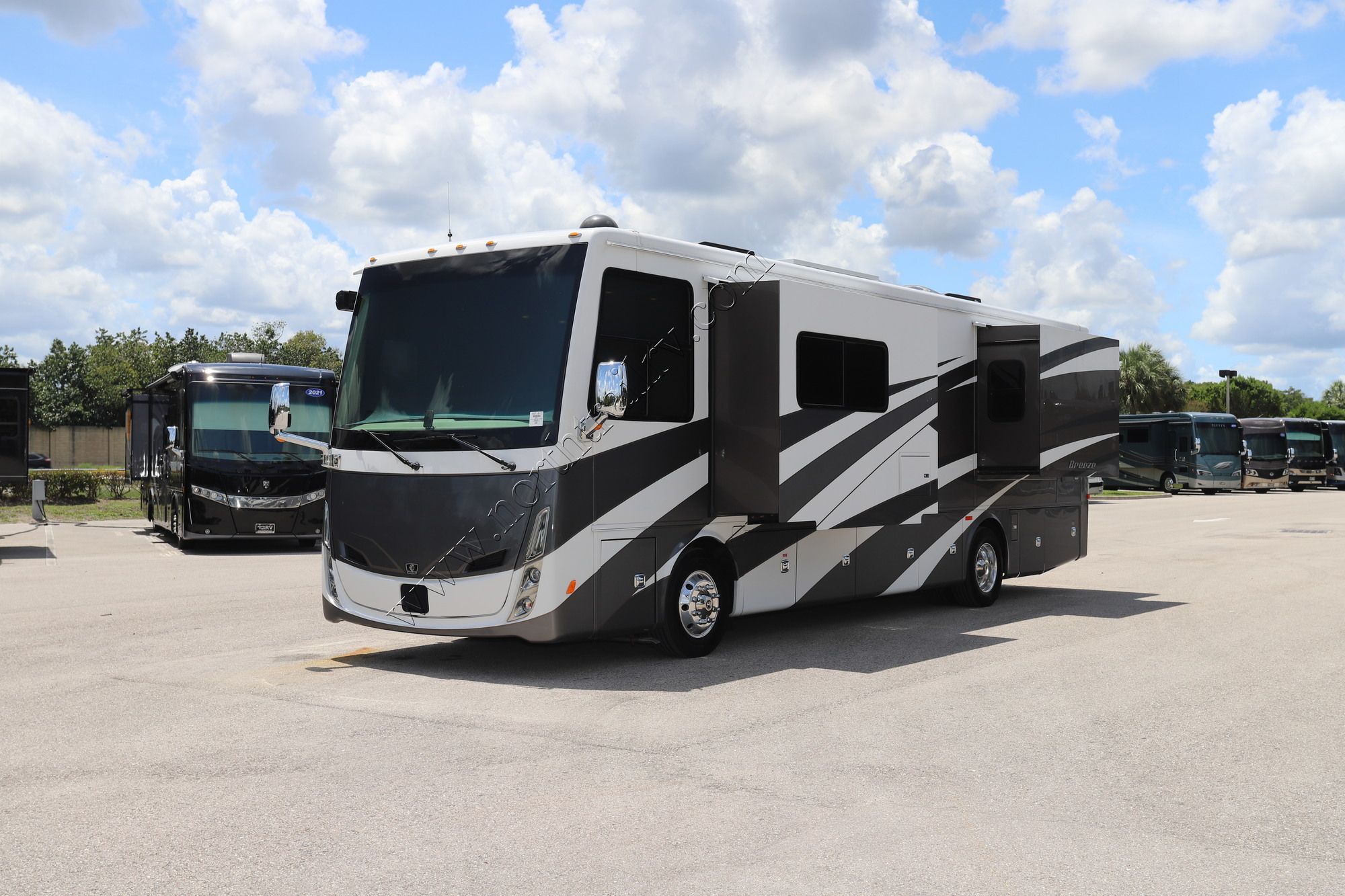 Used 2022 Tiffin Motor Homes Breeze 33BR Class A  For Sale