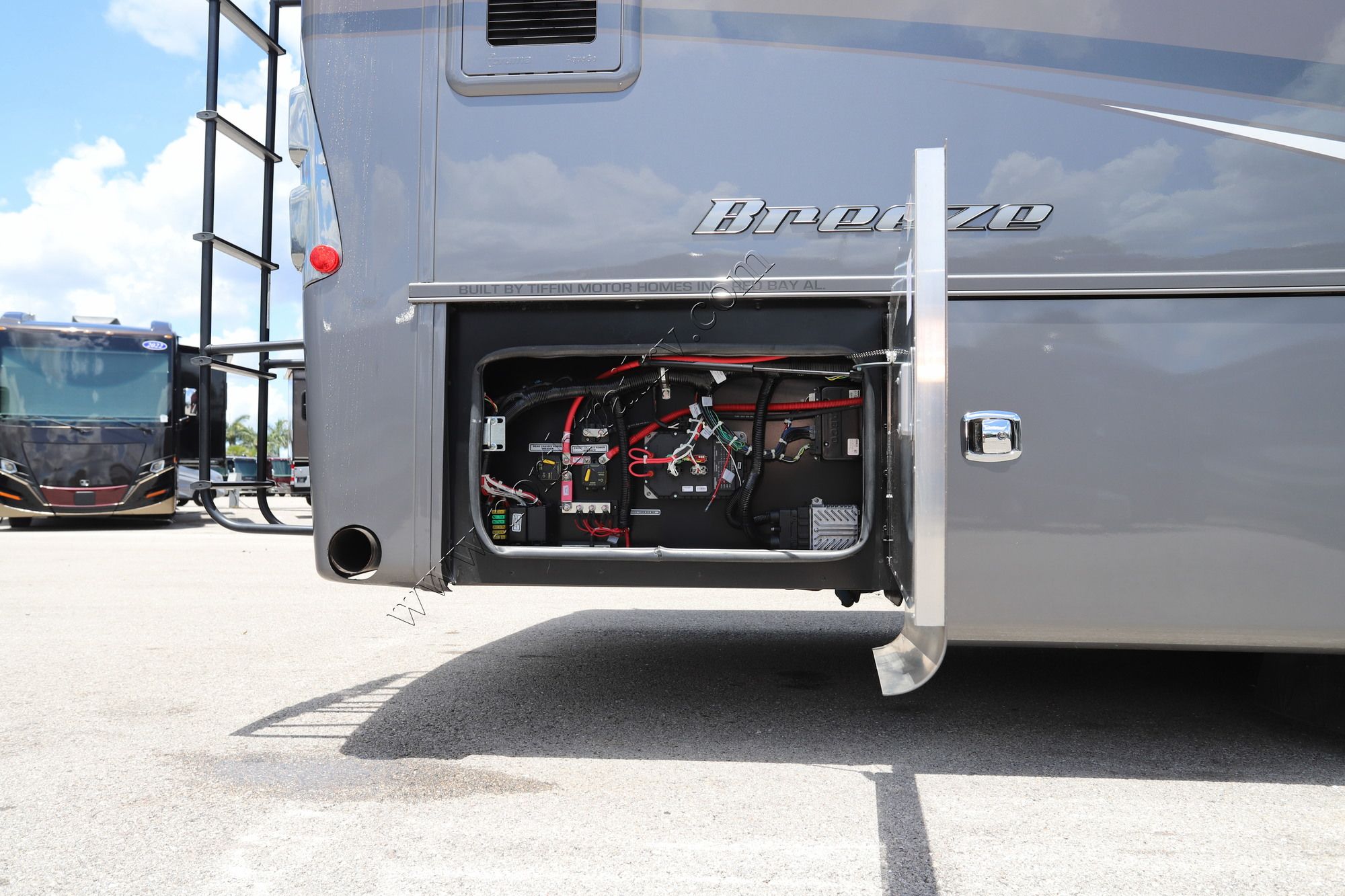 Used 2022 Tiffin Motor Homes Breeze 33BR Class A  For Sale