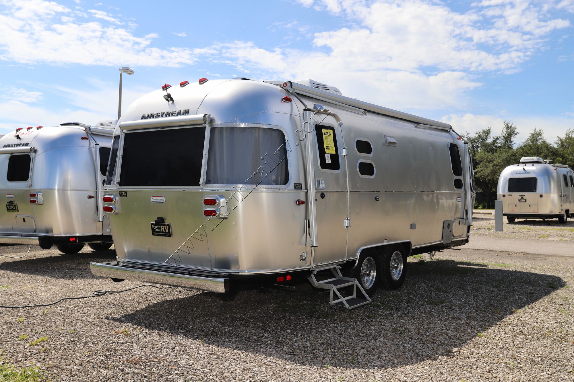 New 2022 Airstream International 25FB Travel Trailer  For Sale