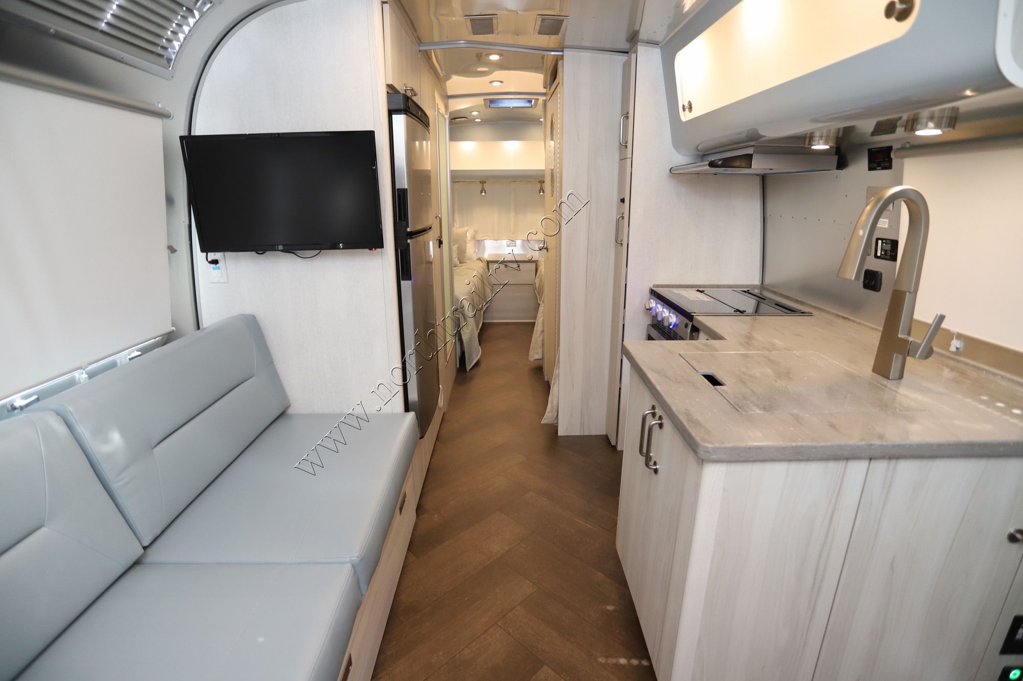 New 2022 Airstream International 25FB Travel Trailer  For Sale