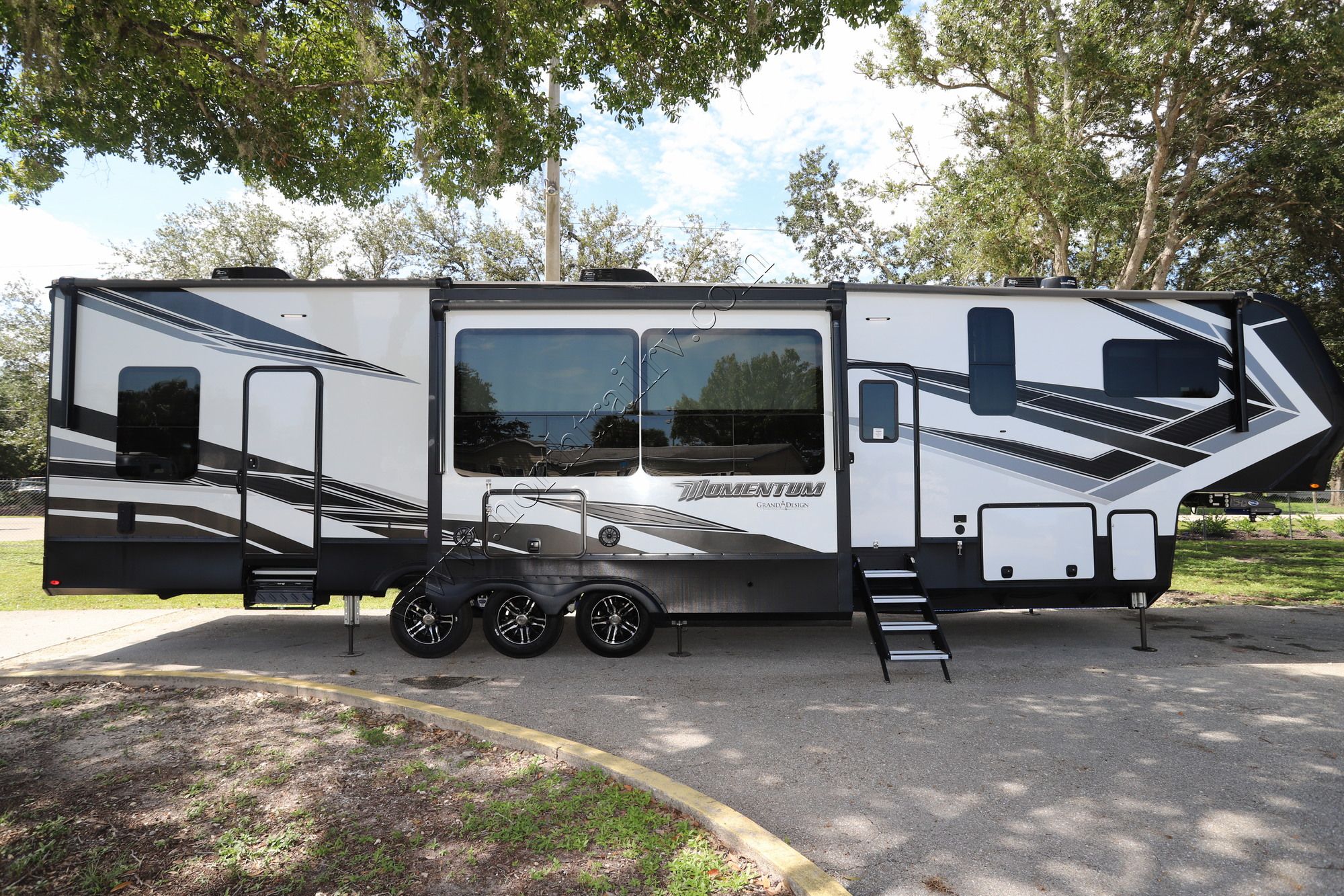 Used 2022 Grand Design Momentum 397TH-R Fifth Wheel  For Sale