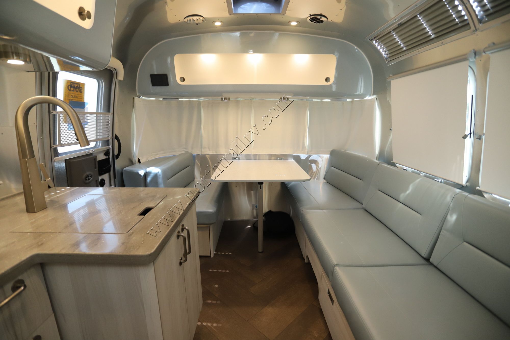 New 2022 Airstream International 25FB Travel Trailer  For Sale