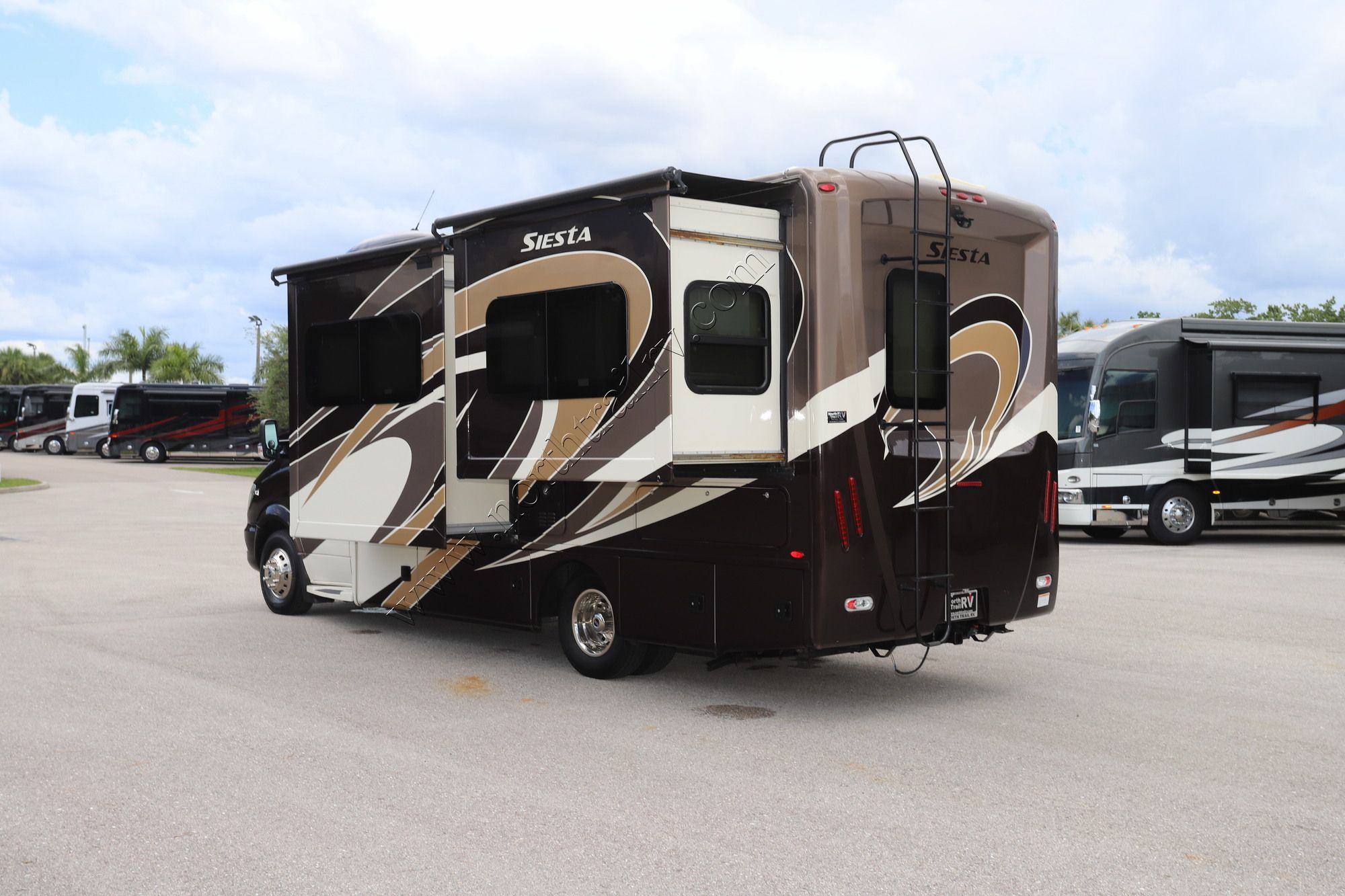 Used 2017 Thor Siesta 24SS Class C  For Sale