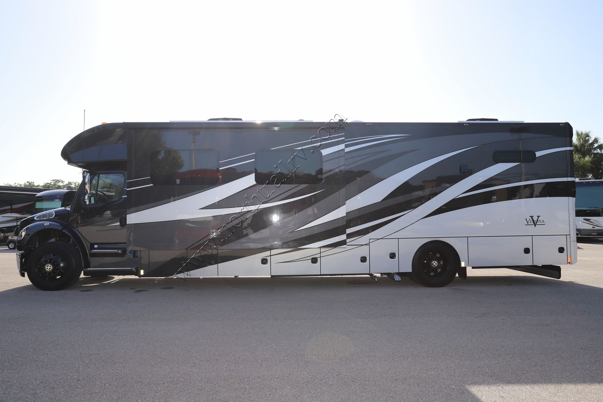 New 2023 Renegade Rv Verona 40VBH Super C  For Sale