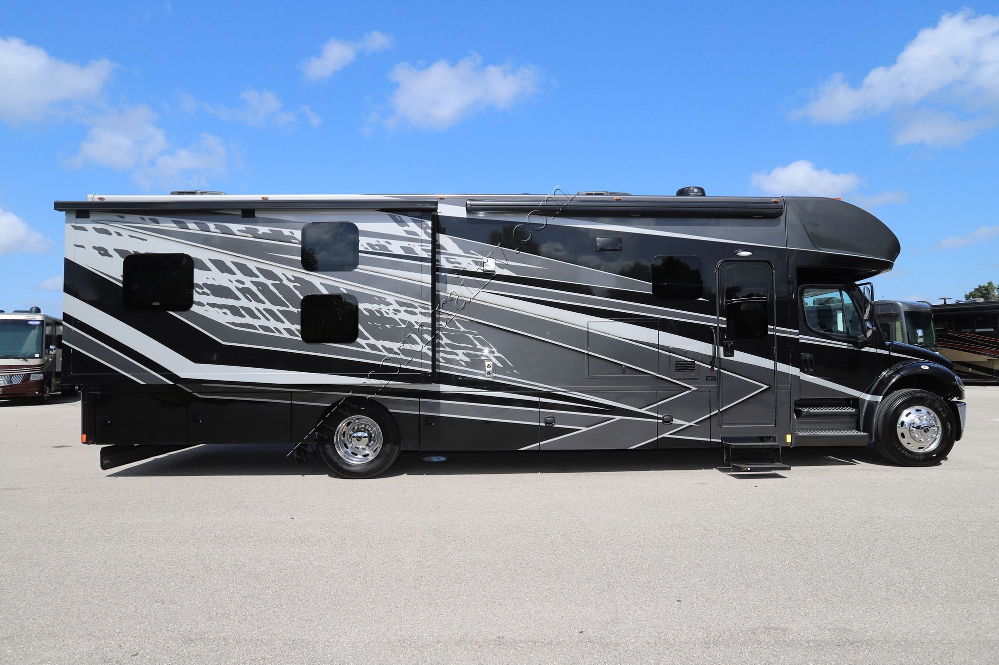 New 2023 Renegade Rv Valencia 38BB Super C  For Sale