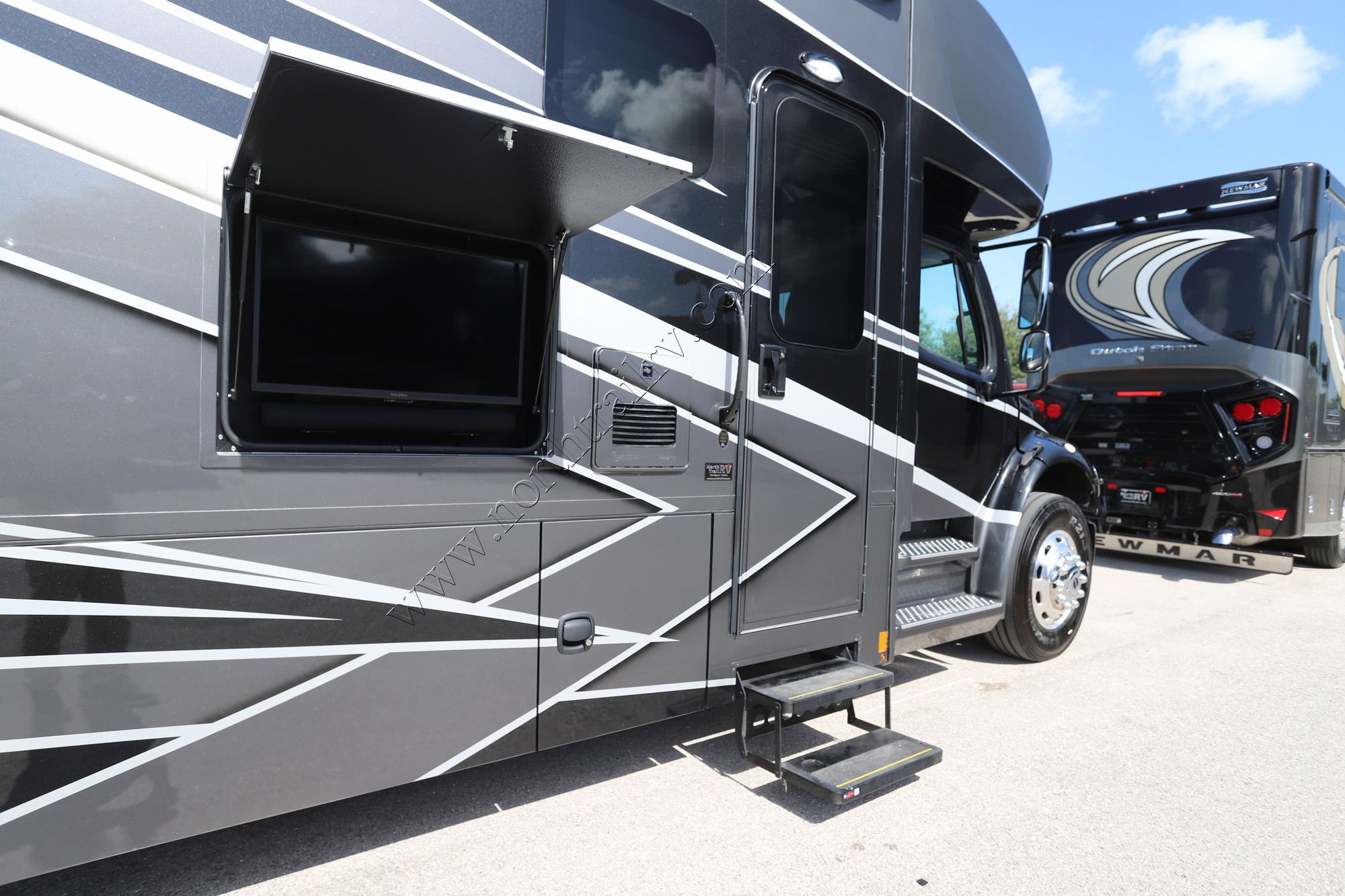 New 2023 Renegade Rv Valencia 38BB Super C  For Sale