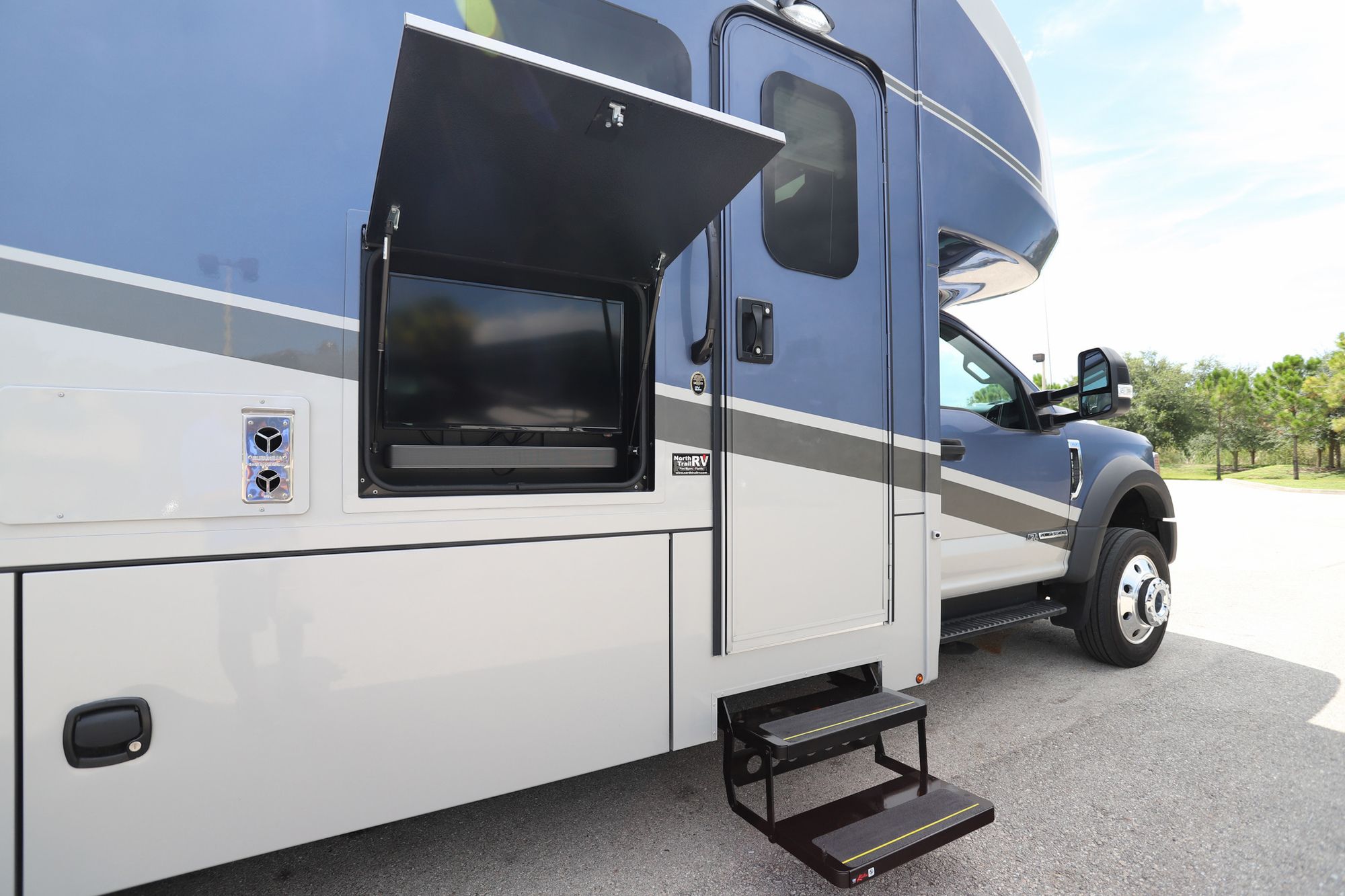 Used 2022 Renegade Rv Veracruz 30VRM Super C  For Sale