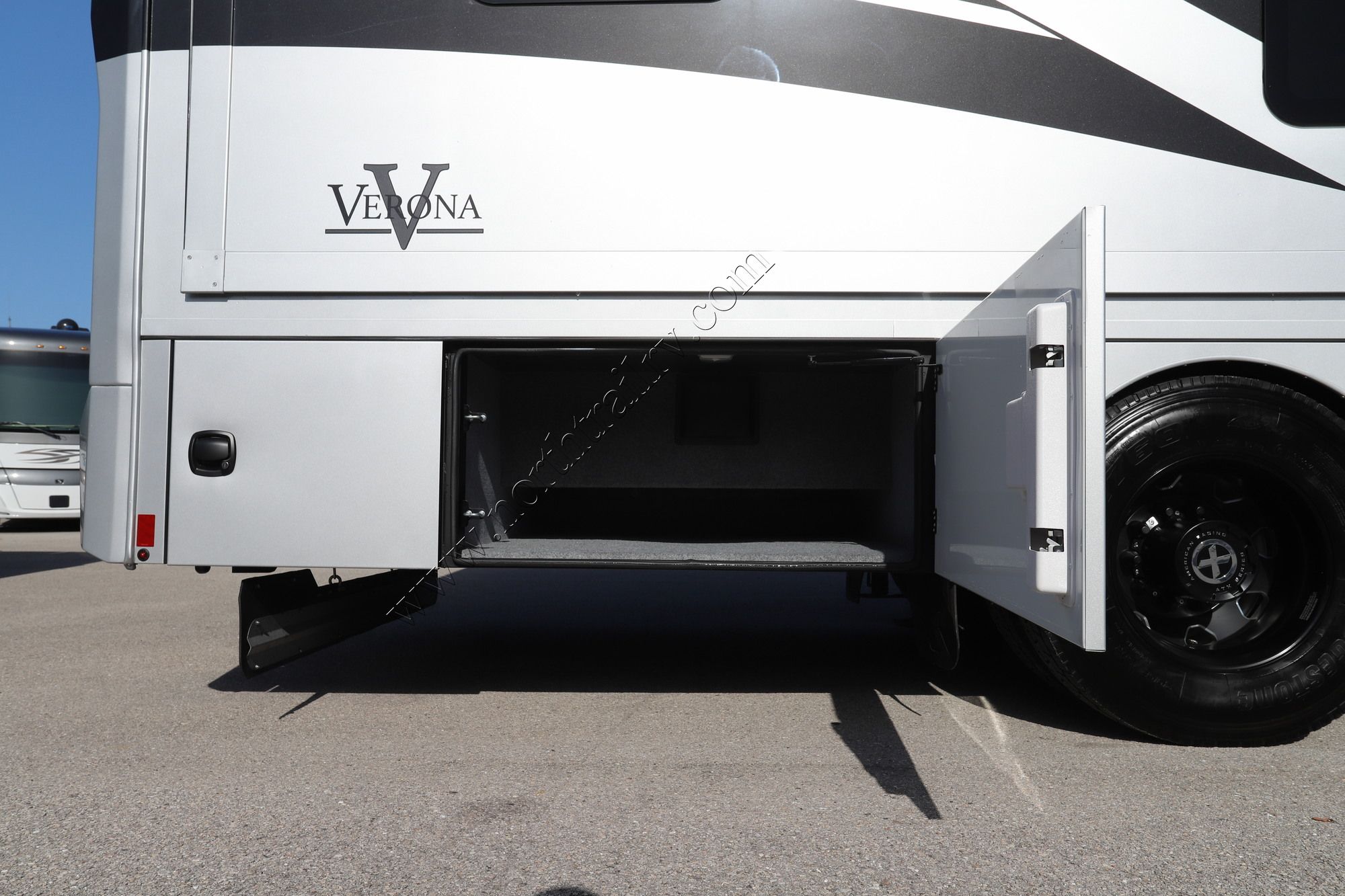 New 2023 Renegade Rv Verona 40VBH Super C  For Sale