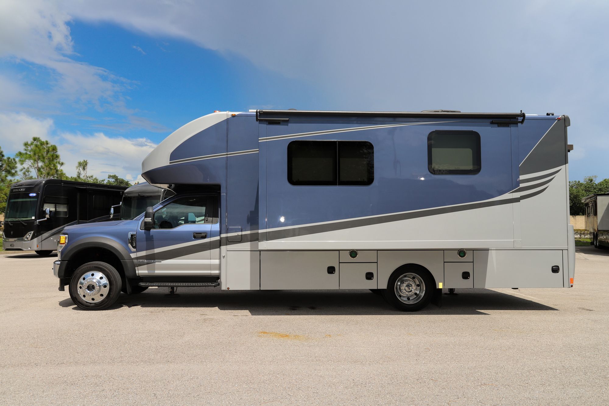 Used 2022 Renegade Rv Veracruz 30VRM Super C  For Sale