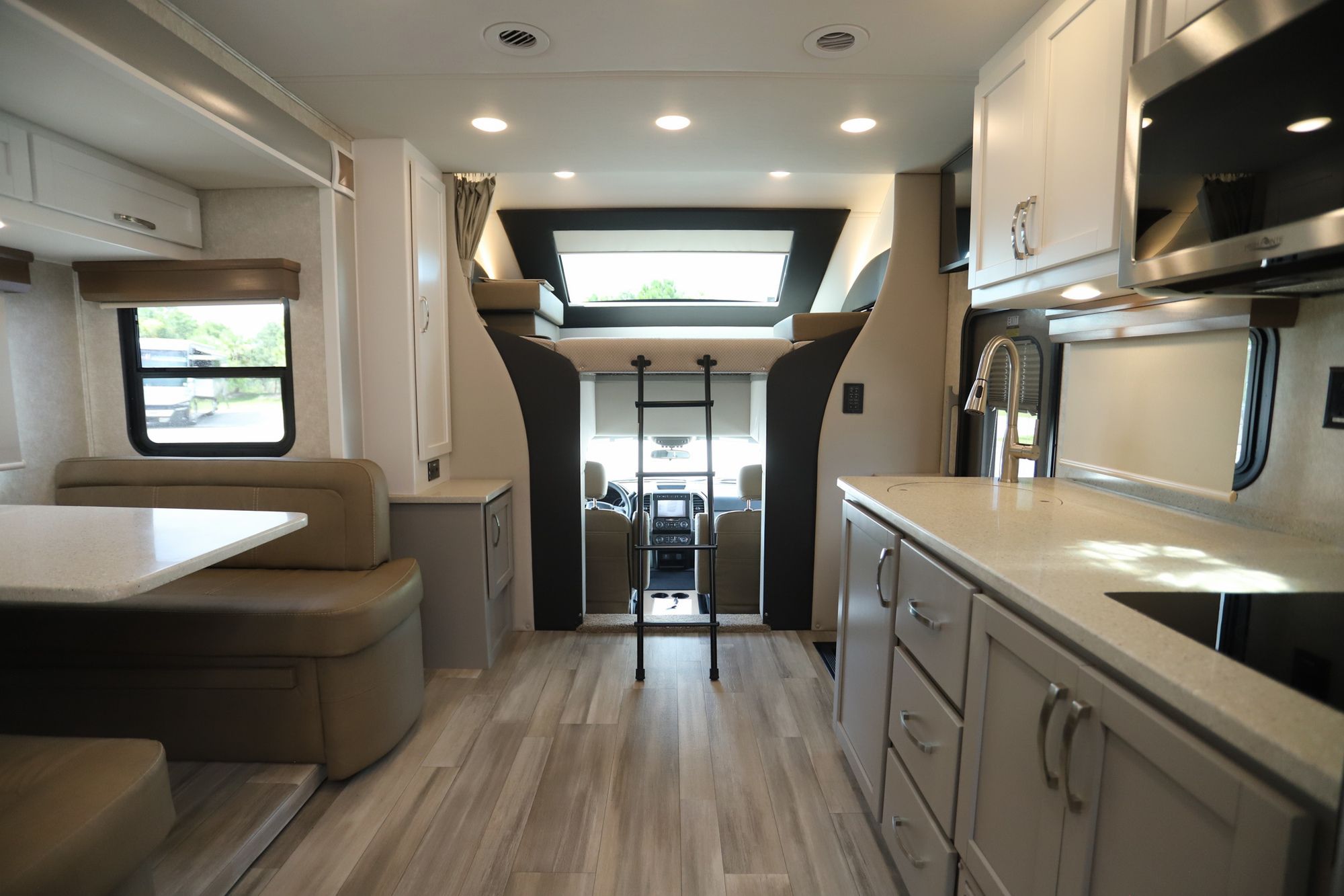 Used 2022 Renegade Rv Veracruz 30VRM Super C  For Sale