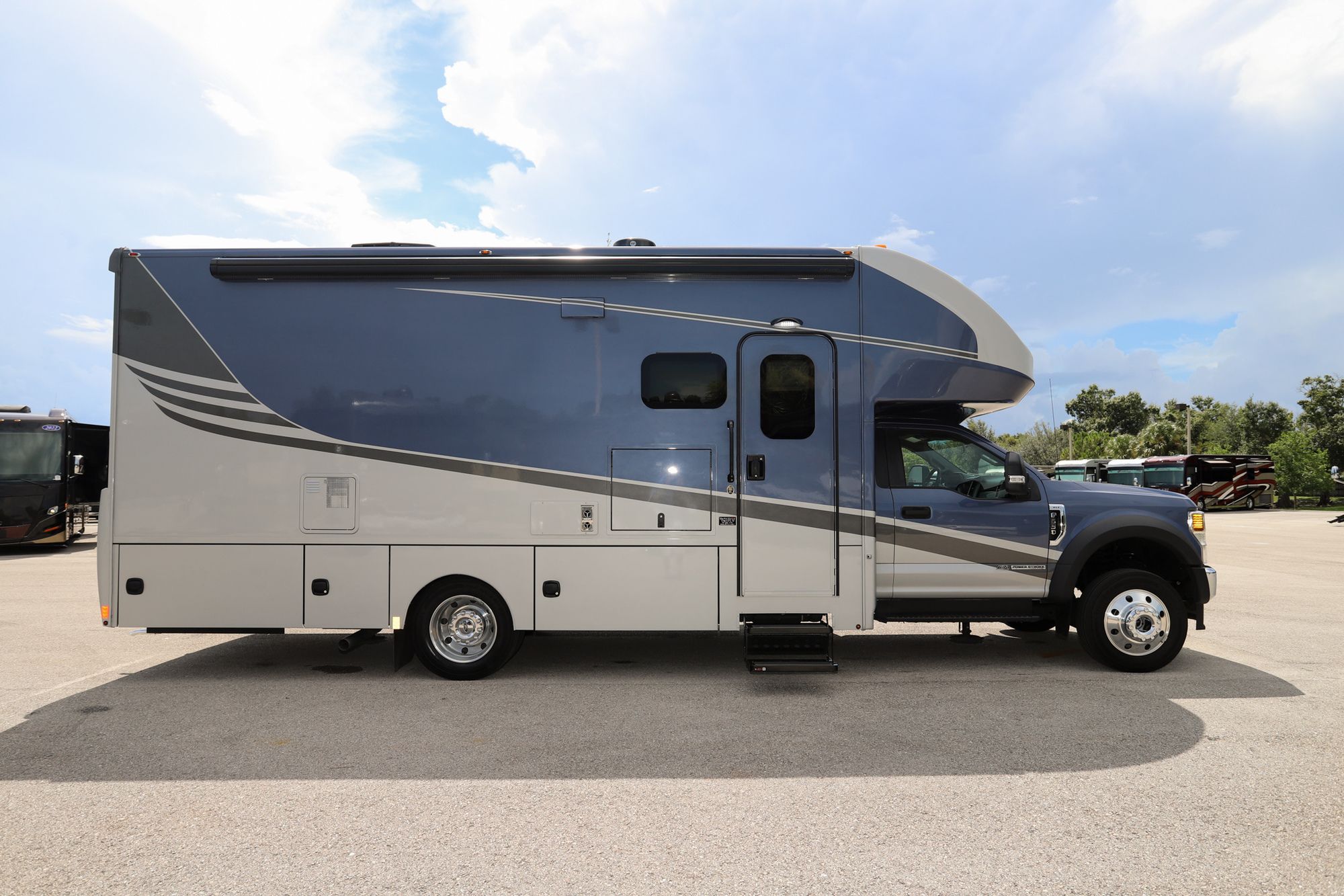 Used 2022 Renegade Rv Veracruz 30VRM Super C  For Sale