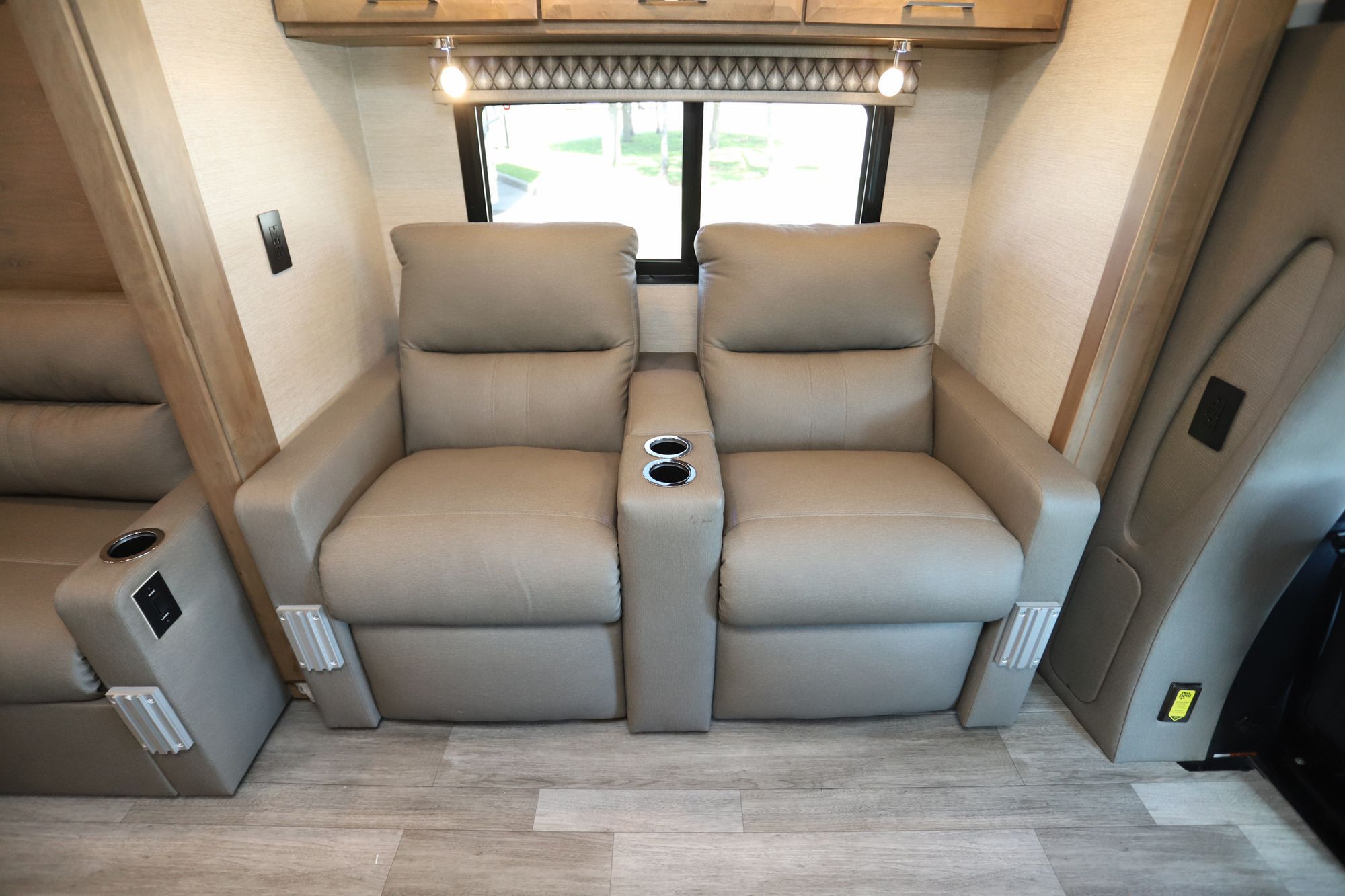 New 2023 Tiffin Motor Homes Wayfarer 25RW Class C  For Sale