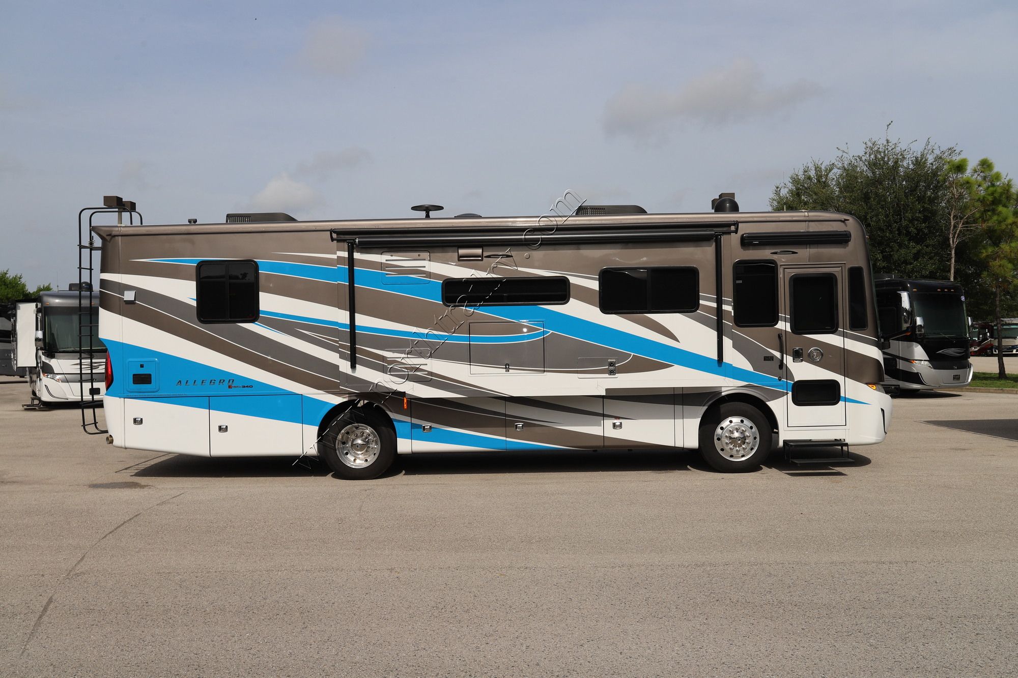 Used 2020 Tiffin Motor Homes Allegro Red 33AL Class A  For Sale