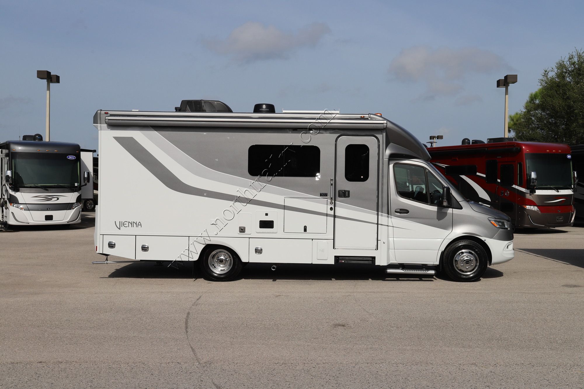 New 2023 Renegade Rv Vienna 25VRML Class C  For Sale