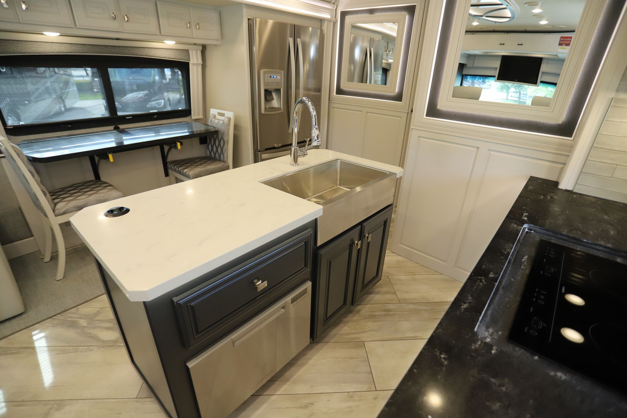 Used 2022 Fleetwood Discovery Lxe 36HQ Class A  For Sale