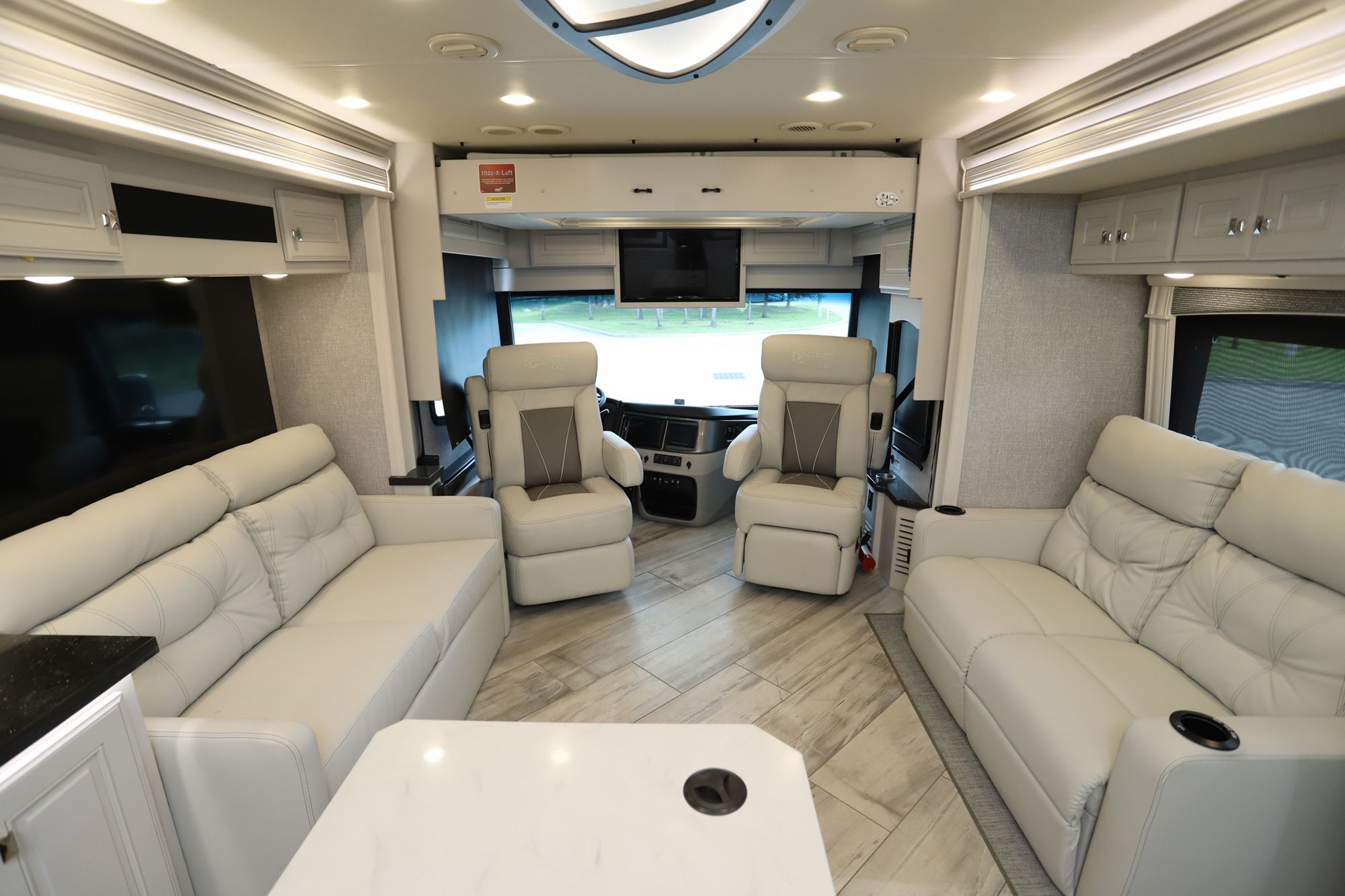 Used 2022 Fleetwood Discovery Lxe 36HQ Class A  For Sale